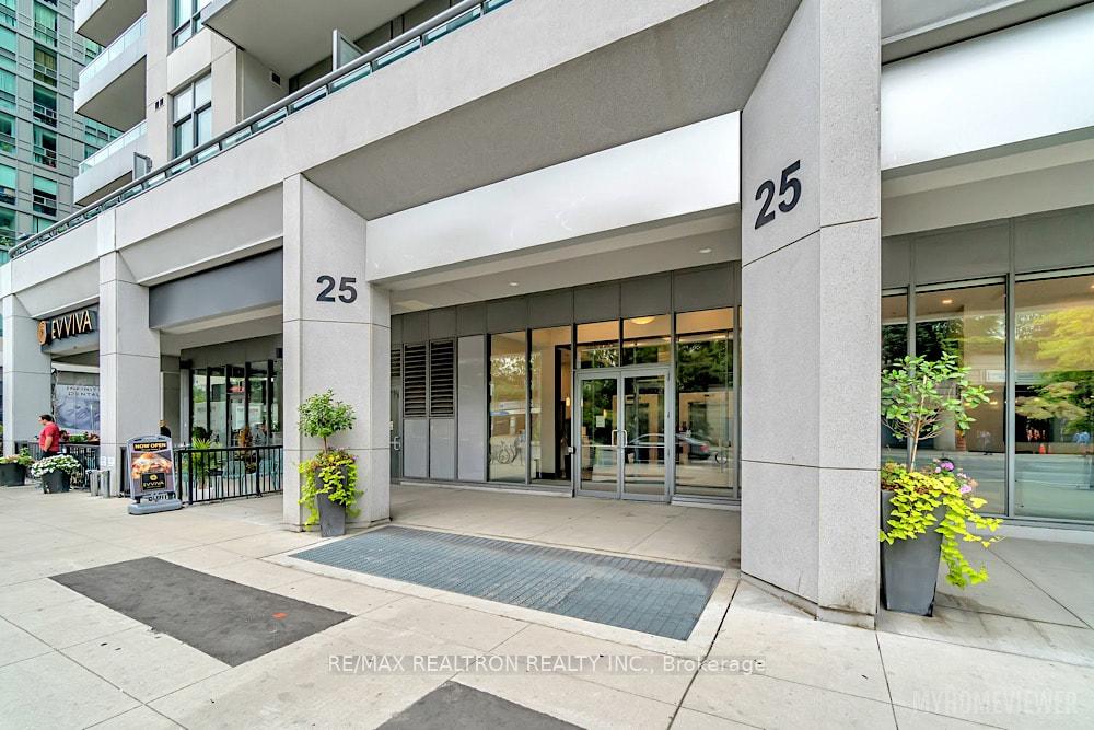 Photo 2 of Unit 1718, 25 Lower Simcoe Street, Toronto, Waterfront Communities — HOMEH