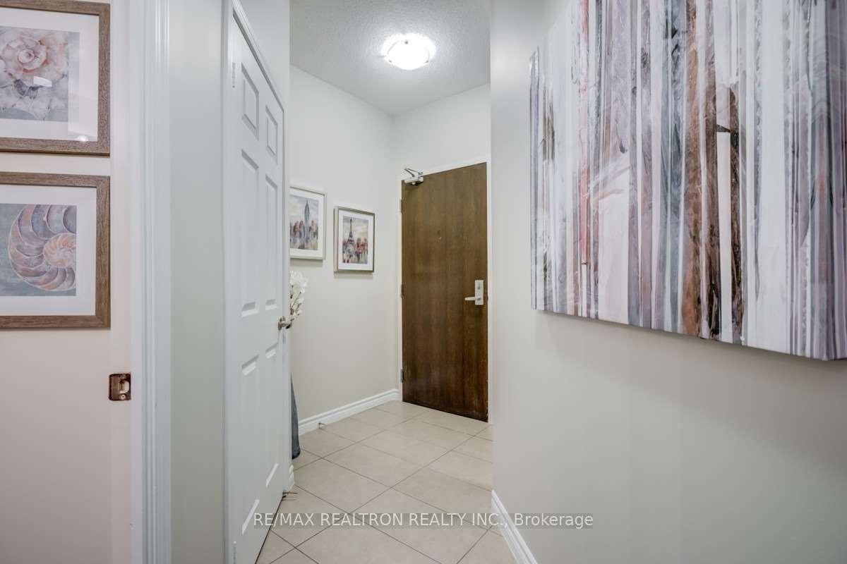 Photo 3 of Unit 1718, 25 Lower Simcoe Street, Toronto, Waterfront Communities — HOMEH