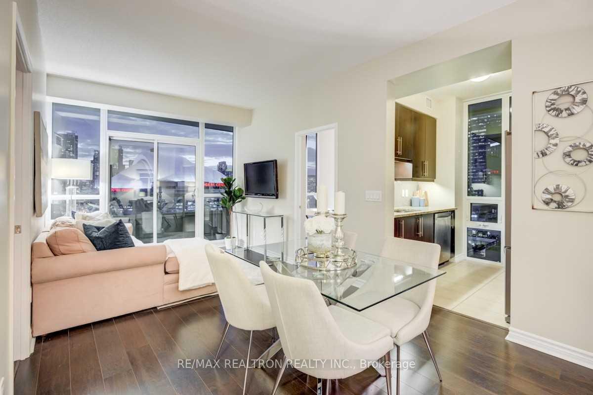 Photo 7 of Unit 1718, 25 Lower Simcoe Street, Toronto, Waterfront Communities — HOMEH