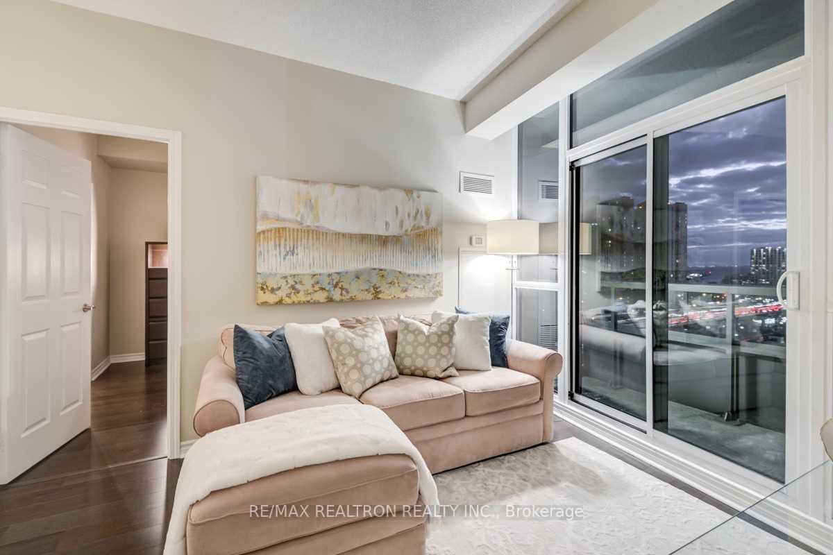 Photo 9 of Unit 1718, 25 Lower Simcoe Street, Toronto, Waterfront Communities — HOMEH