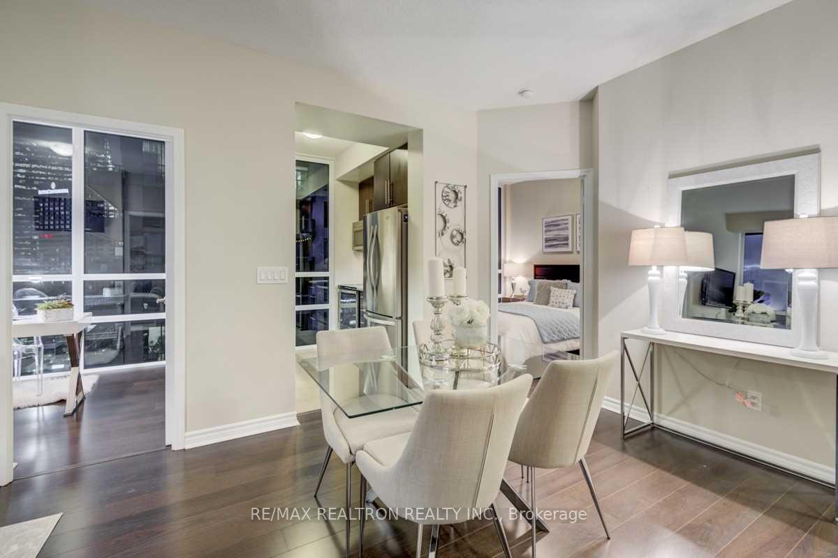 Photo 11 of Unit 1718, 25 Lower Simcoe Street, Toronto, Waterfront Communities — HOMEH