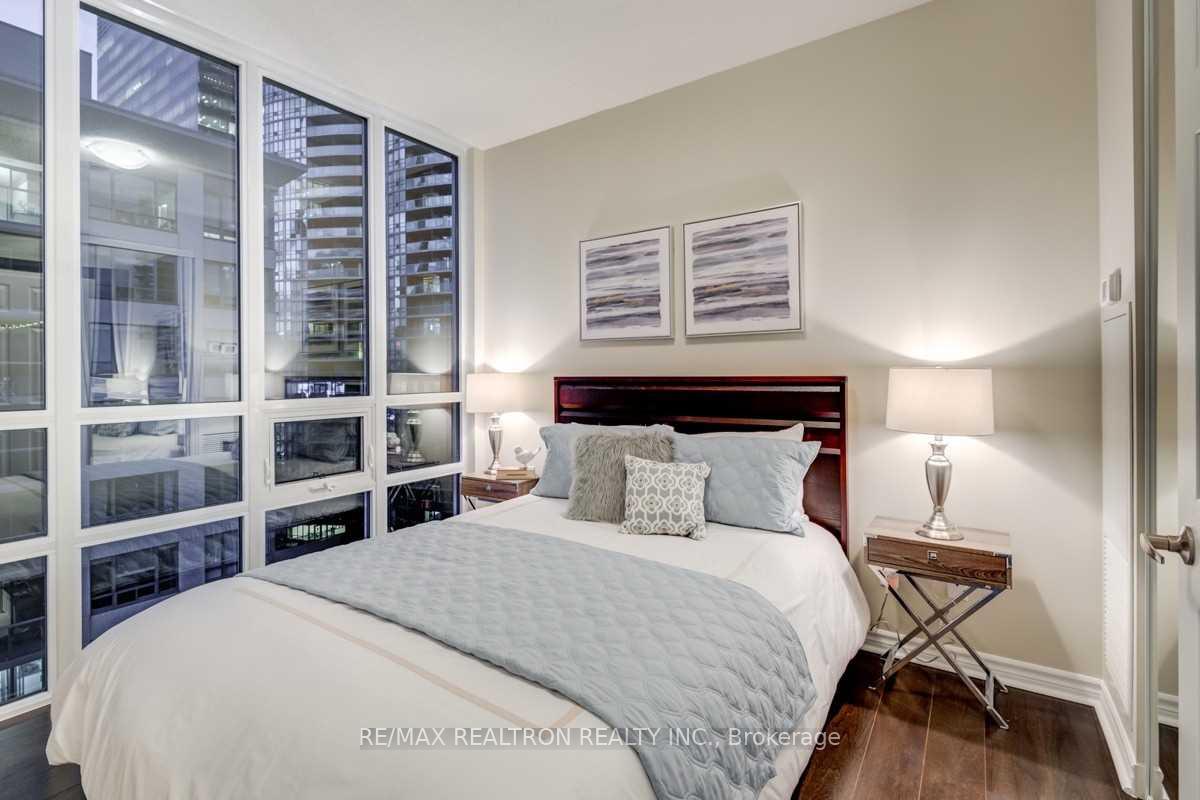 Photo 16 of Unit 1718, 25 Lower Simcoe Street, Toronto, Waterfront Communities — HOMEH