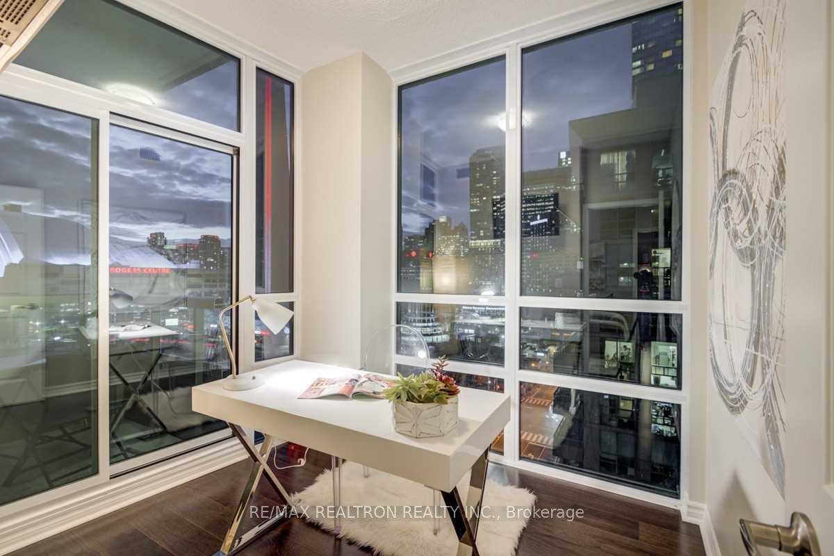 Photo 18 of Unit 1718, 25 Lower Simcoe Street, Toronto, Waterfront Communities — HOMEH