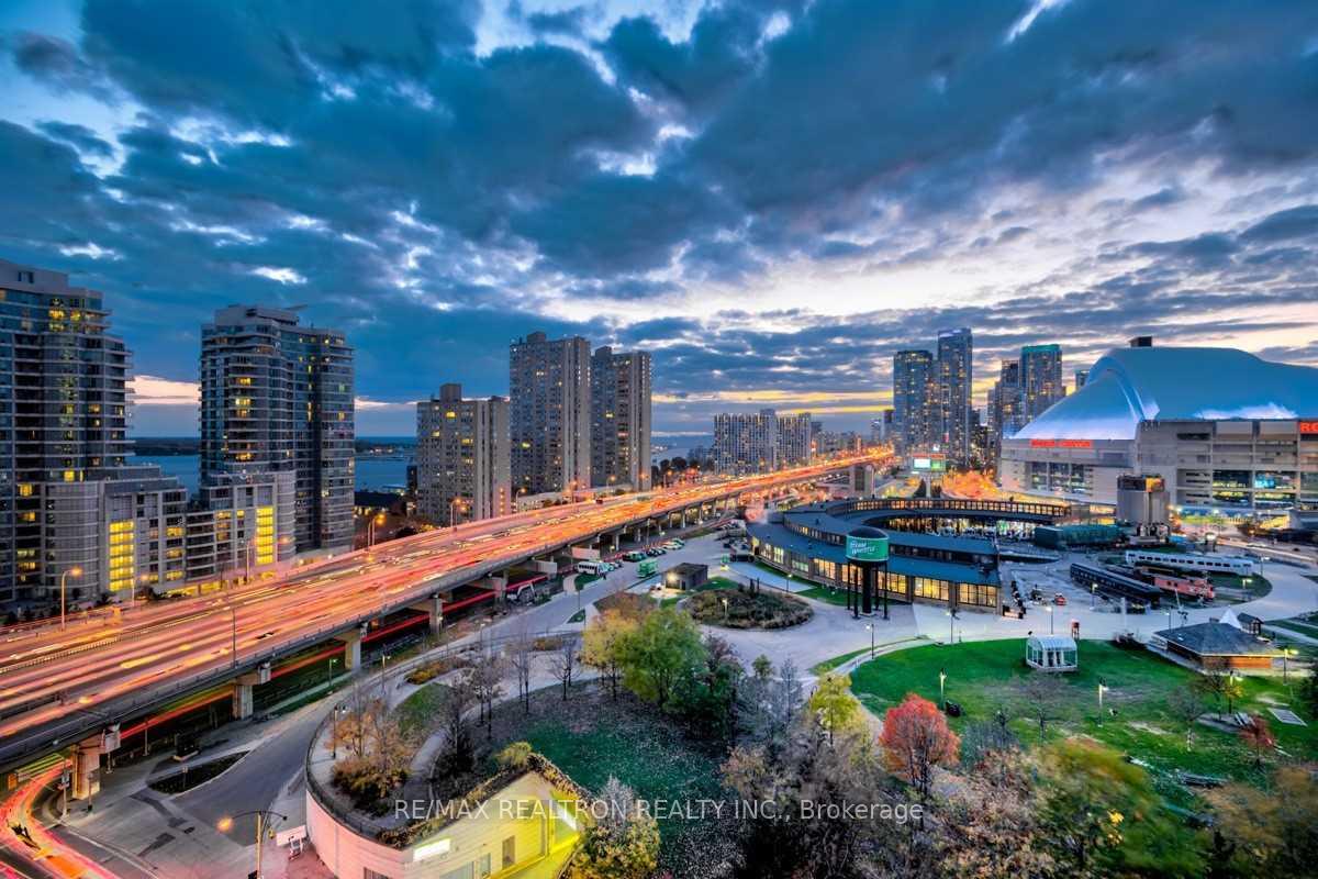 Photo 22 of Unit 1718, 25 Lower Simcoe Street, Toronto, Waterfront Communities — HOMEH