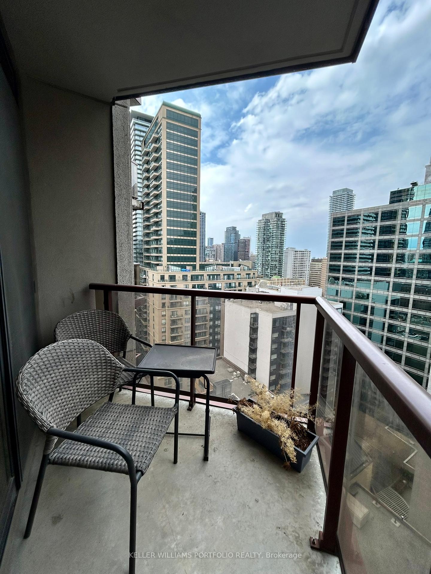Photo 10 of Unit 1914, 85 Bloor Street E, Toronto, Church-Yonge Corridor — HOMEH