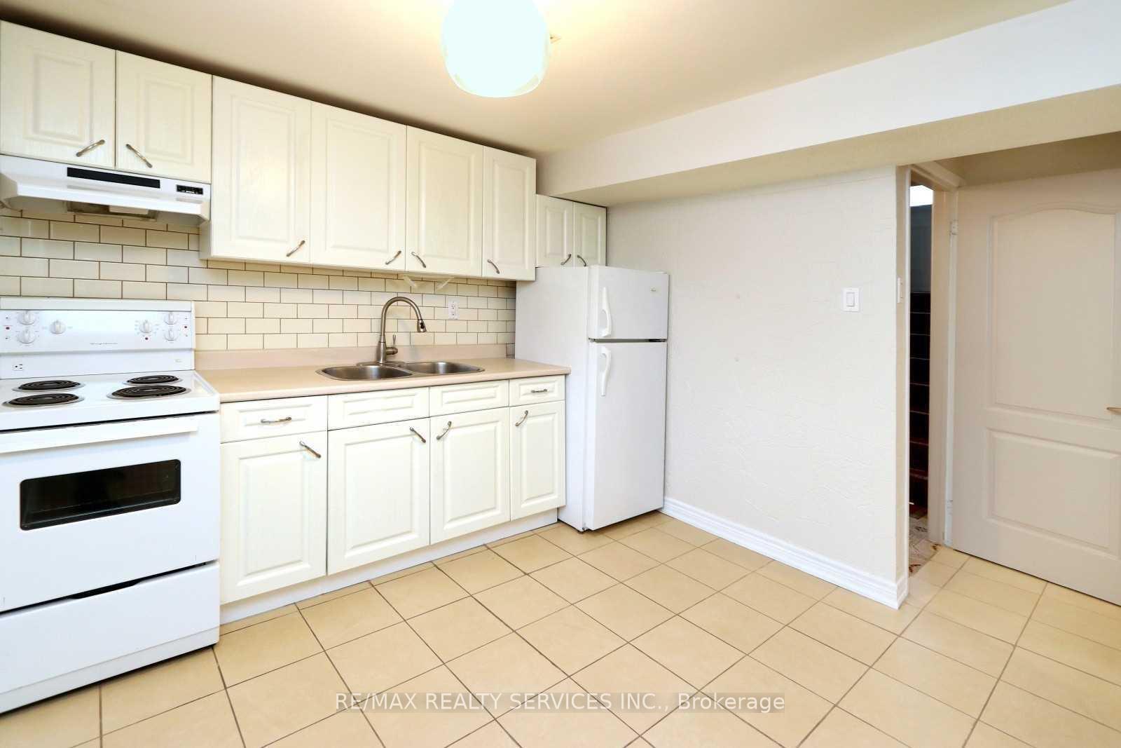 Photo 2 of 43 Linkdale ( Basement) Road, Brampton, Brampton North — HOMEH