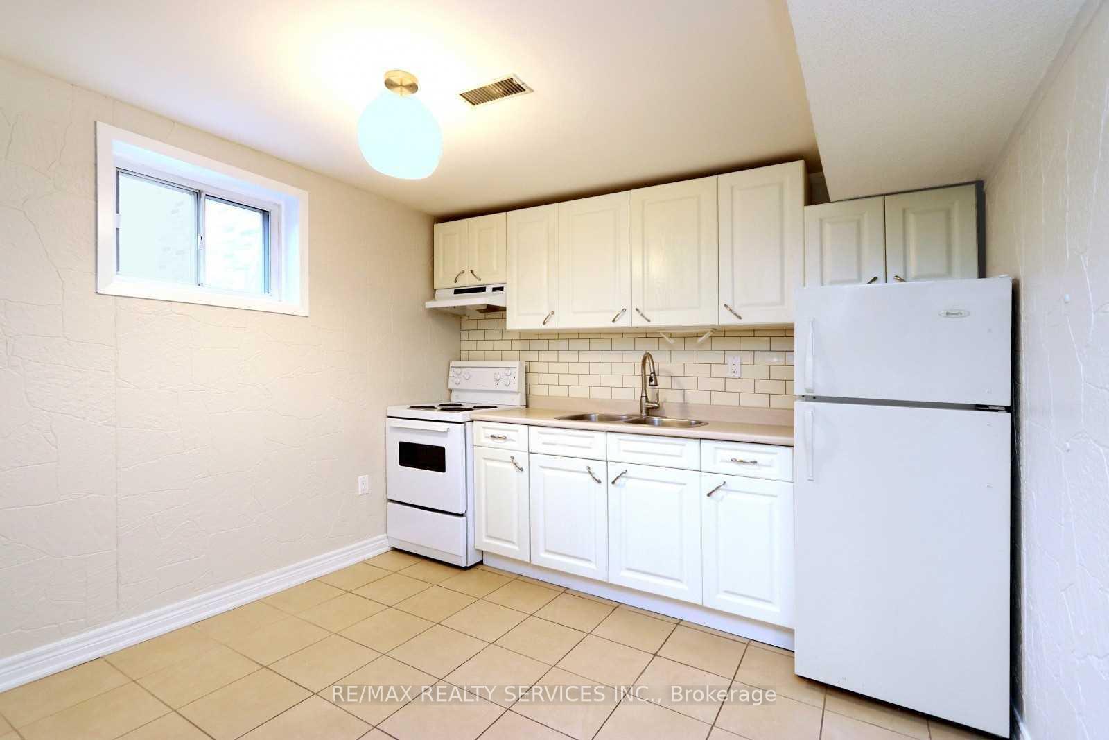 Photo 5 of 43 Linkdale ( Basement) Road, Brampton, Brampton North — HOMEH