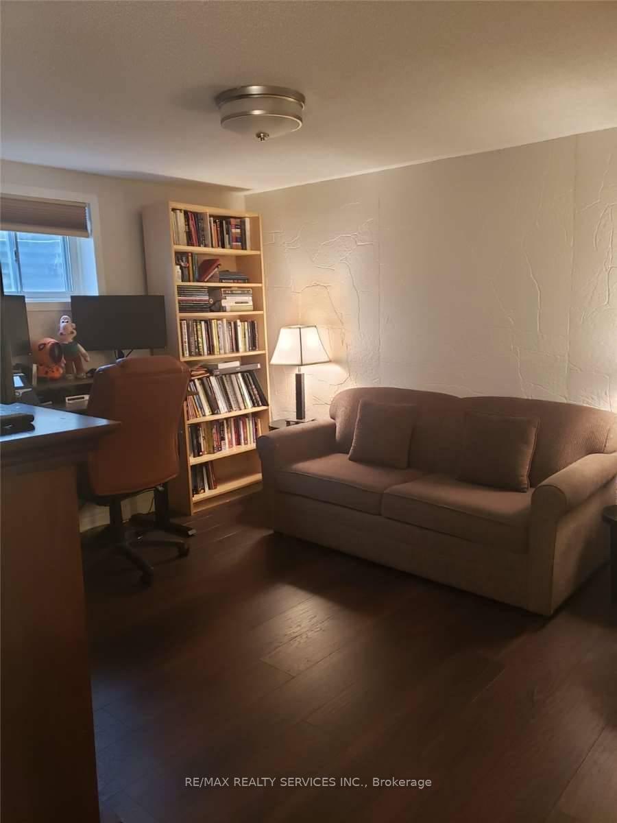 Photo 9 of 43 Linkdale ( Basement) Road, Brampton, Brampton North — HOMEH