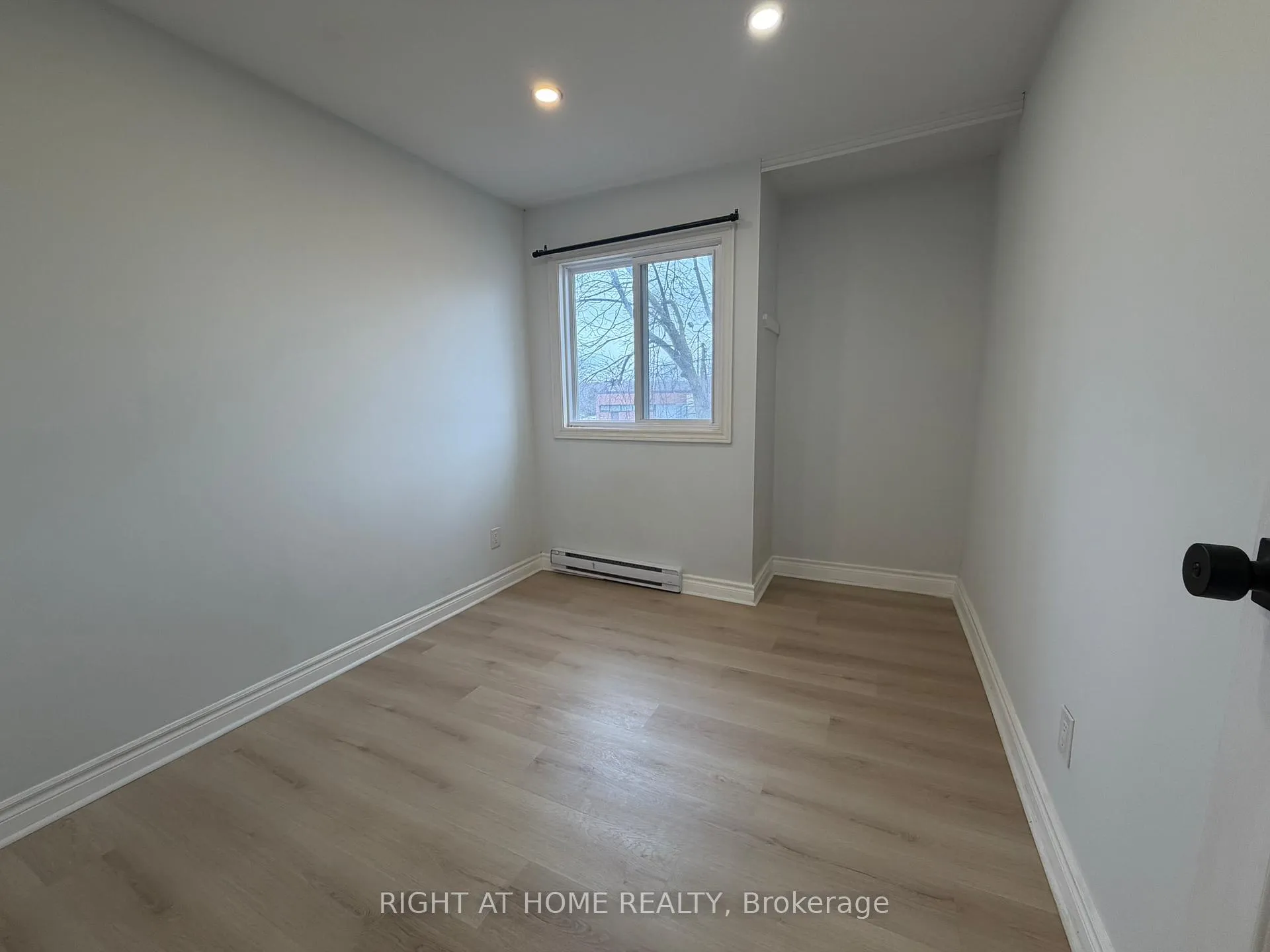 Photo 22 of 24 springfair Avenue W, Aurora, Aurora Village — HOMEH