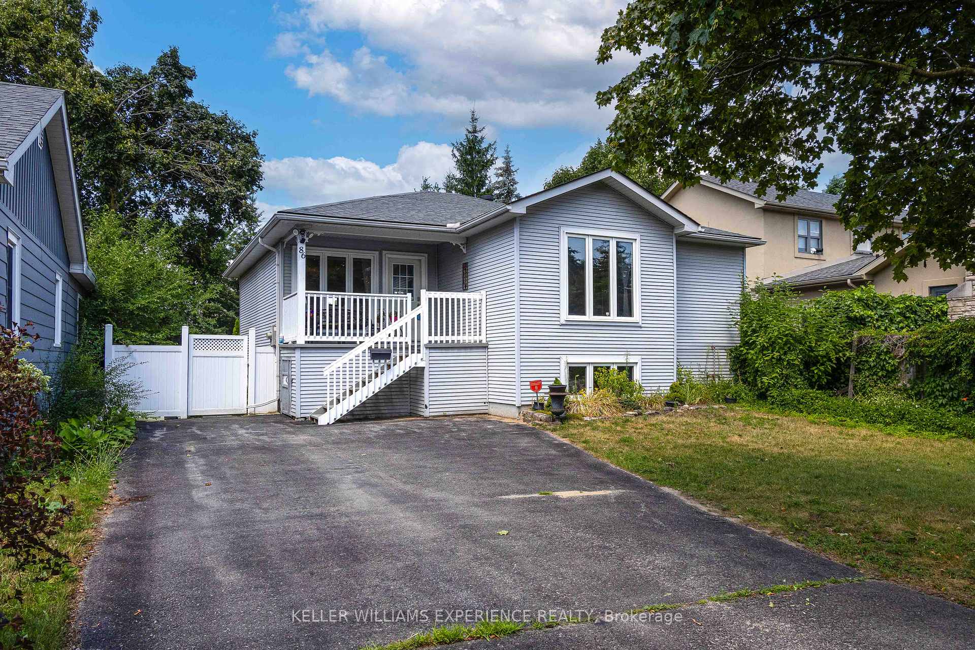 Photo 2 of 86 Donald Street, Barrie, Queen's Park — HOMEH