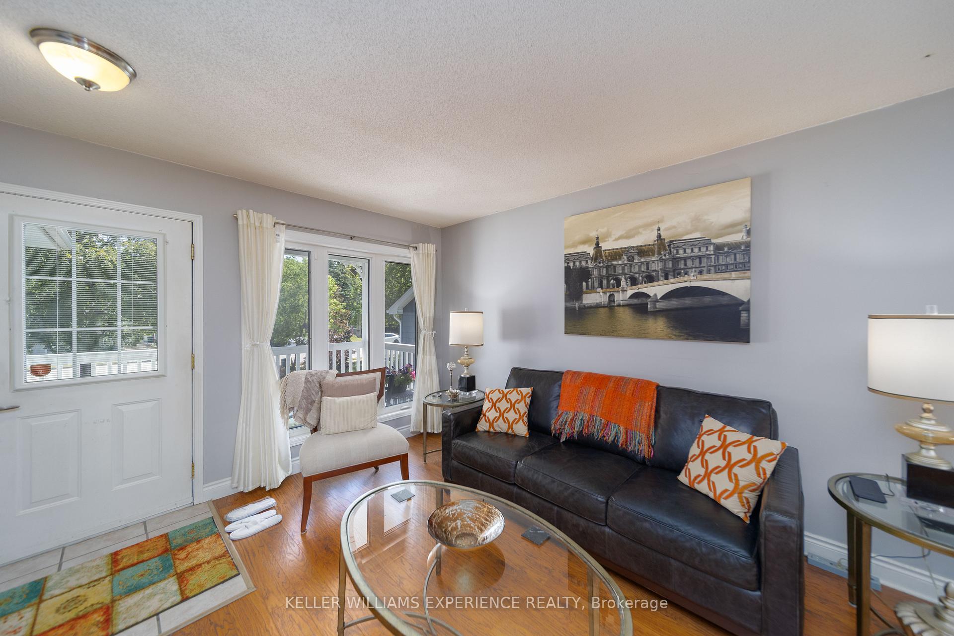Photo 5 of 86 Donald Street, Barrie, Queen's Park — HOMEH