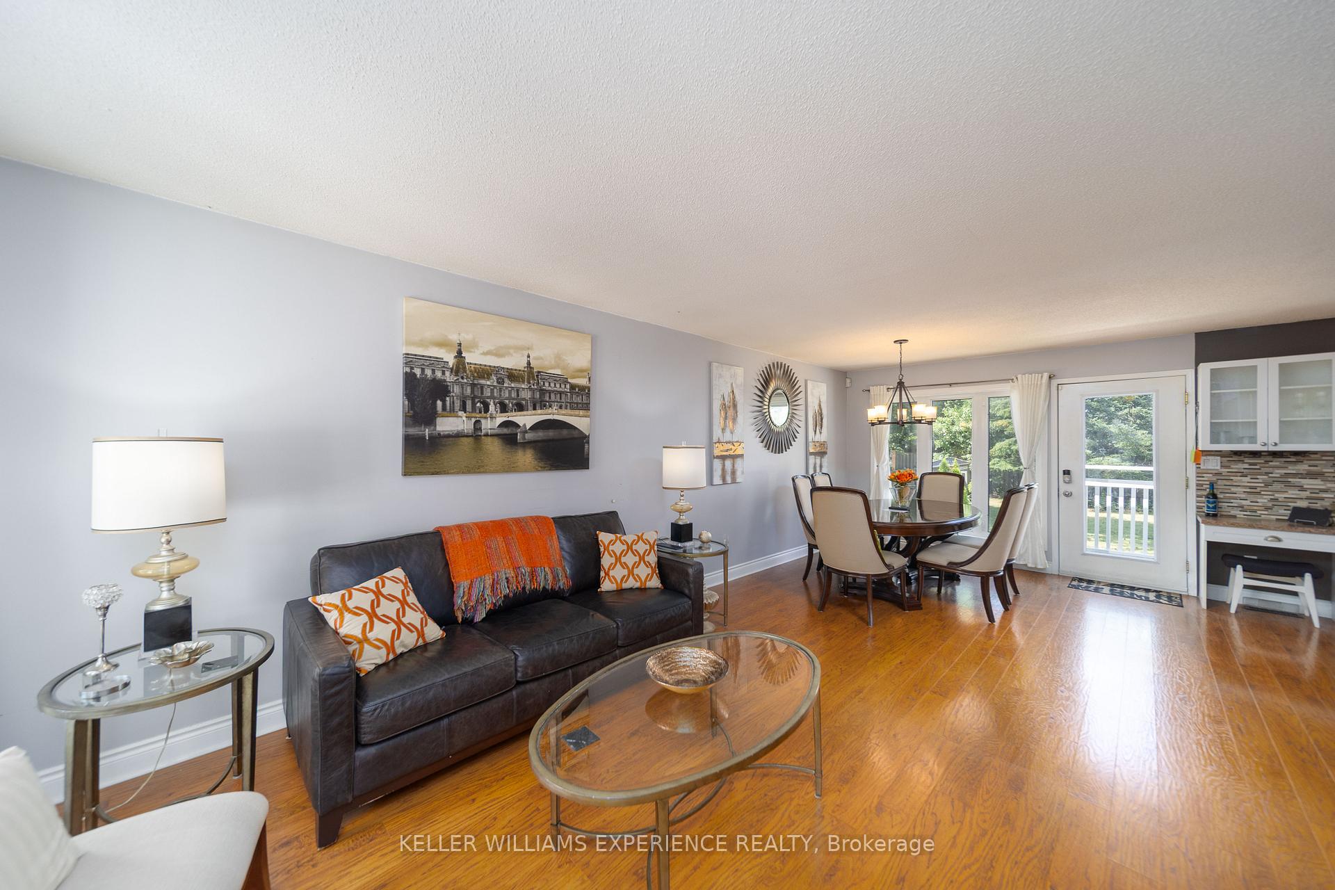 Photo 3 of 86 Donald Street, Barrie, Queen's Park — HOMEH