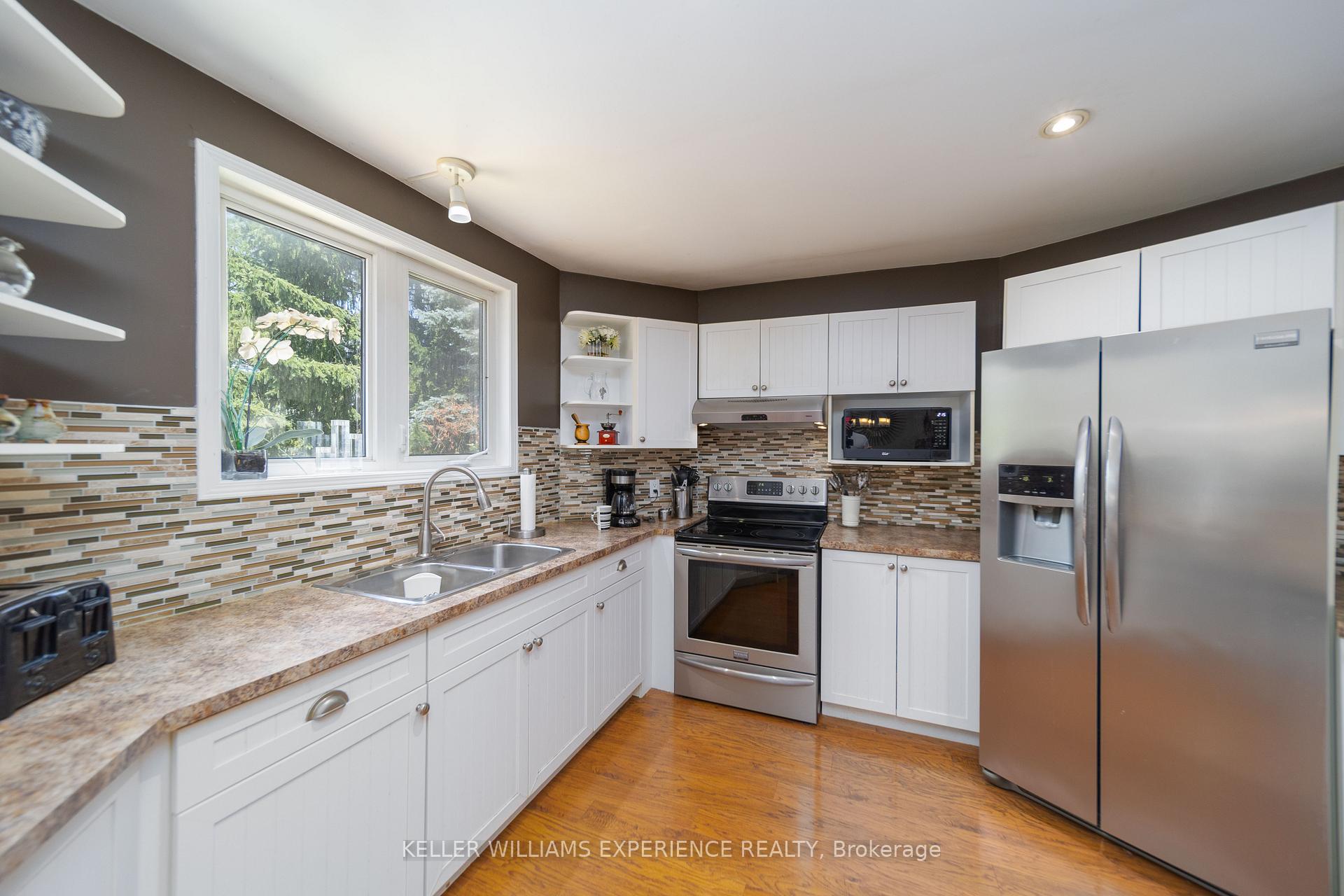 Photo 6 of 86 Donald Street, Barrie, Queen's Park — HOMEH