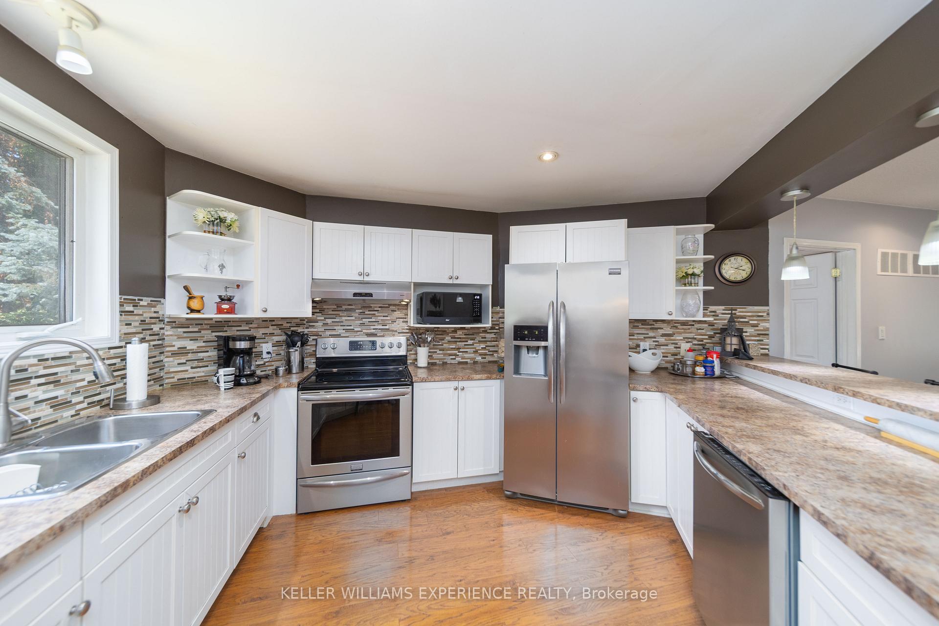 Photo 8 of 86 Donald Street, Barrie, Queen's Park — HOMEH