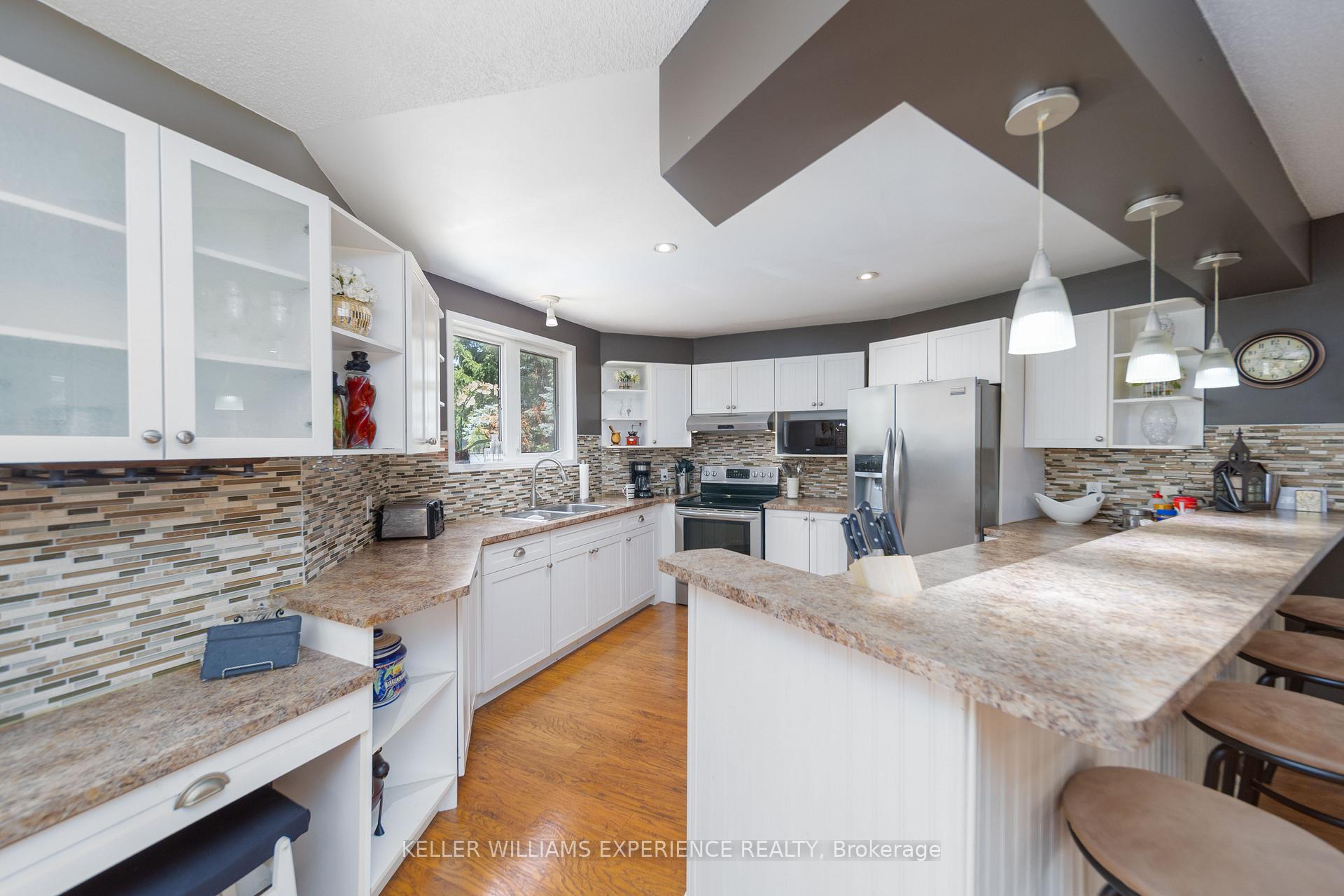 Photo 7 of 86 Donald Street, Barrie, Queen's Park — HOMEH