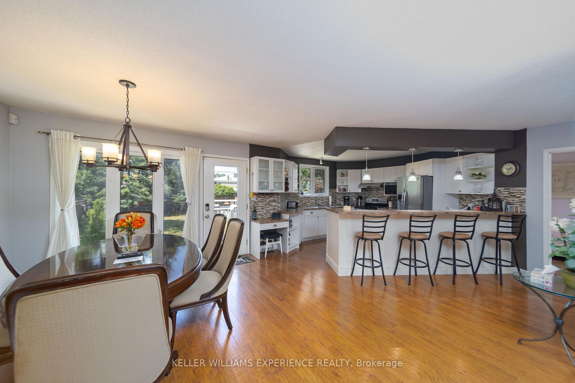 Photo 12 of 86 Donald Street, Barrie, Queen's Park — HOMEH