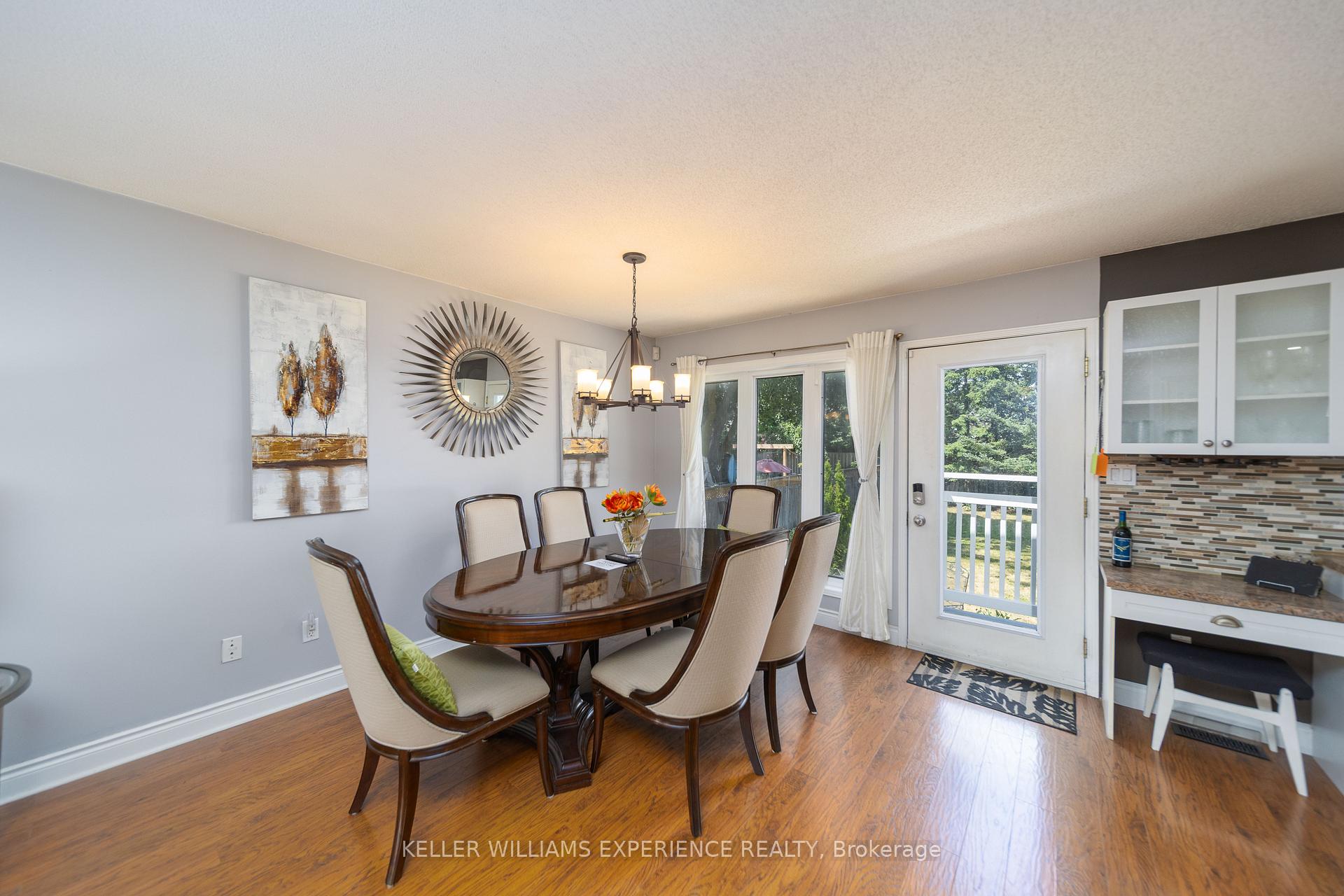 Photo 11 of 86 Donald Street, Barrie, Queen's Park — HOMEH