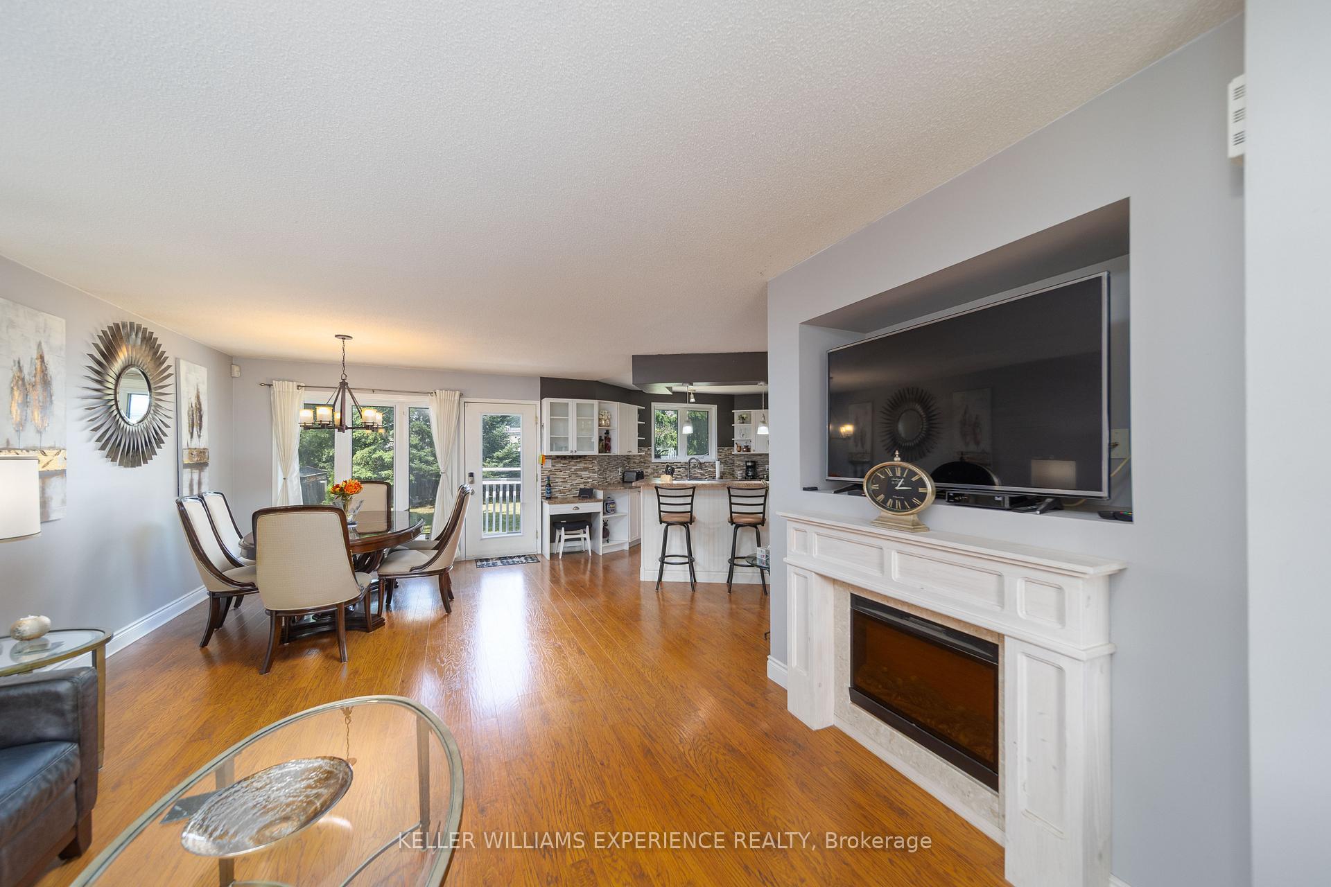 Photo 9 of 86 Donald Street, Barrie, Queen's Park — HOMEH
