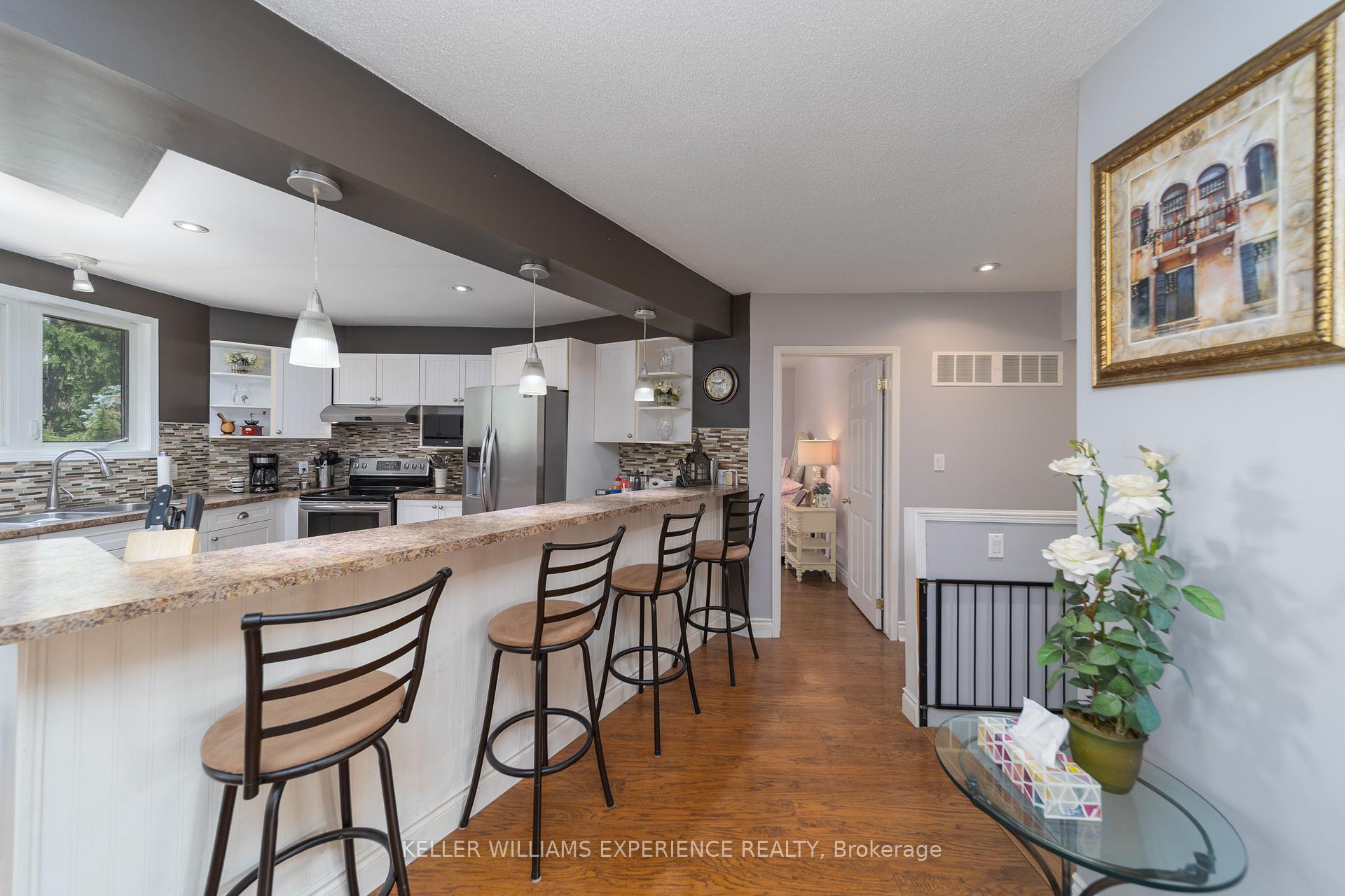 Photo 14 of 86 Donald Street, Barrie, Queen's Park — HOMEH