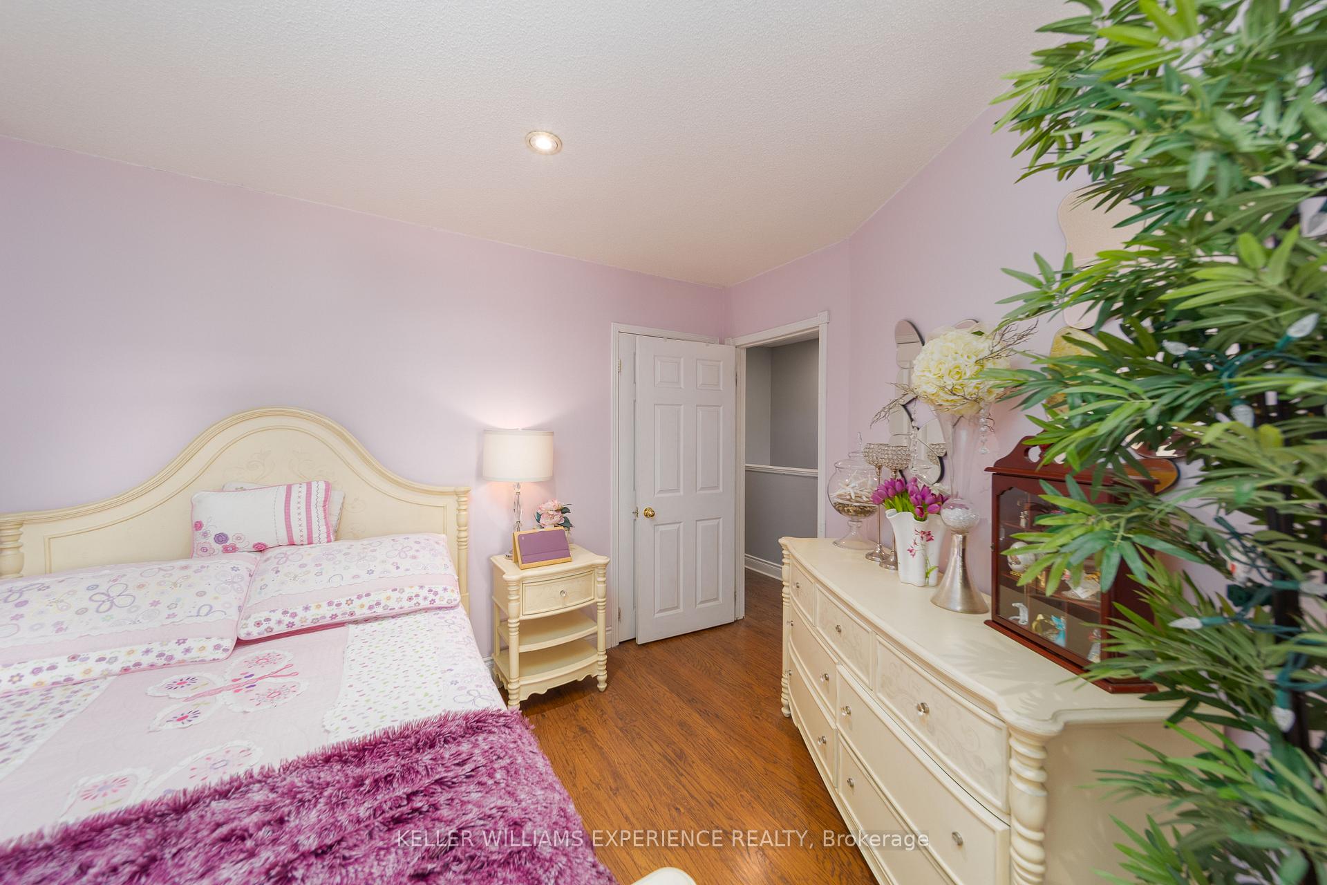 Photo 10 of 86 Donald Street, Barrie, Queen's Park — HOMEH