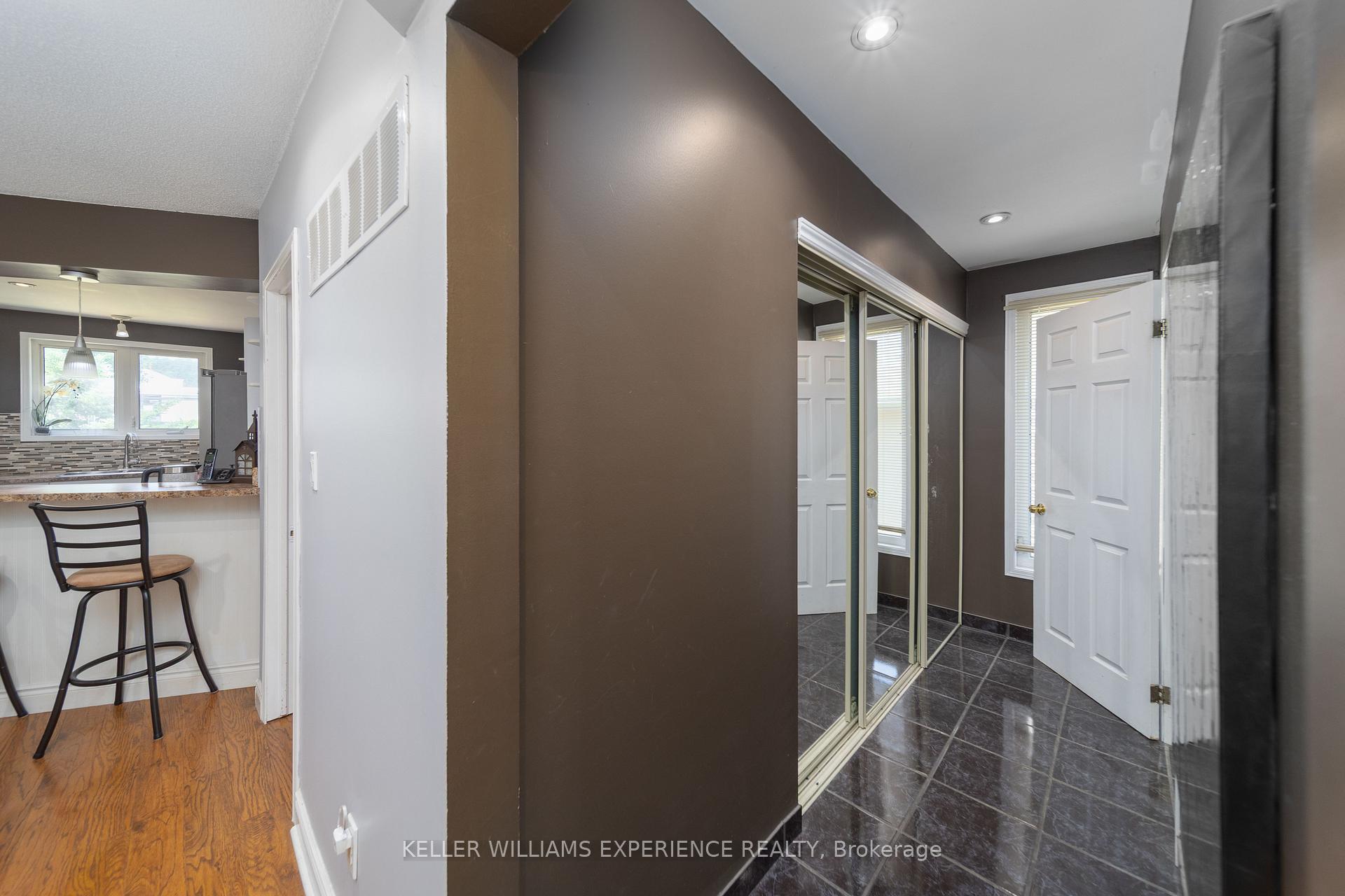 Photo 22 of 86 Donald Street, Barrie, Queen's Park — HOMEH