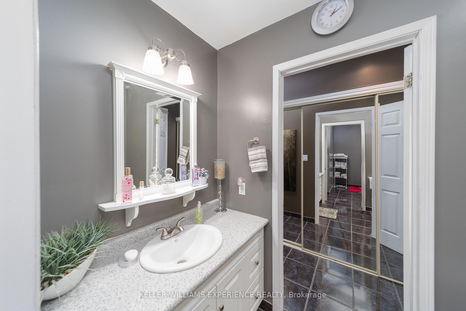 Photo 21 of 86 Donald Street, Barrie, Queen's Park — HOMEH