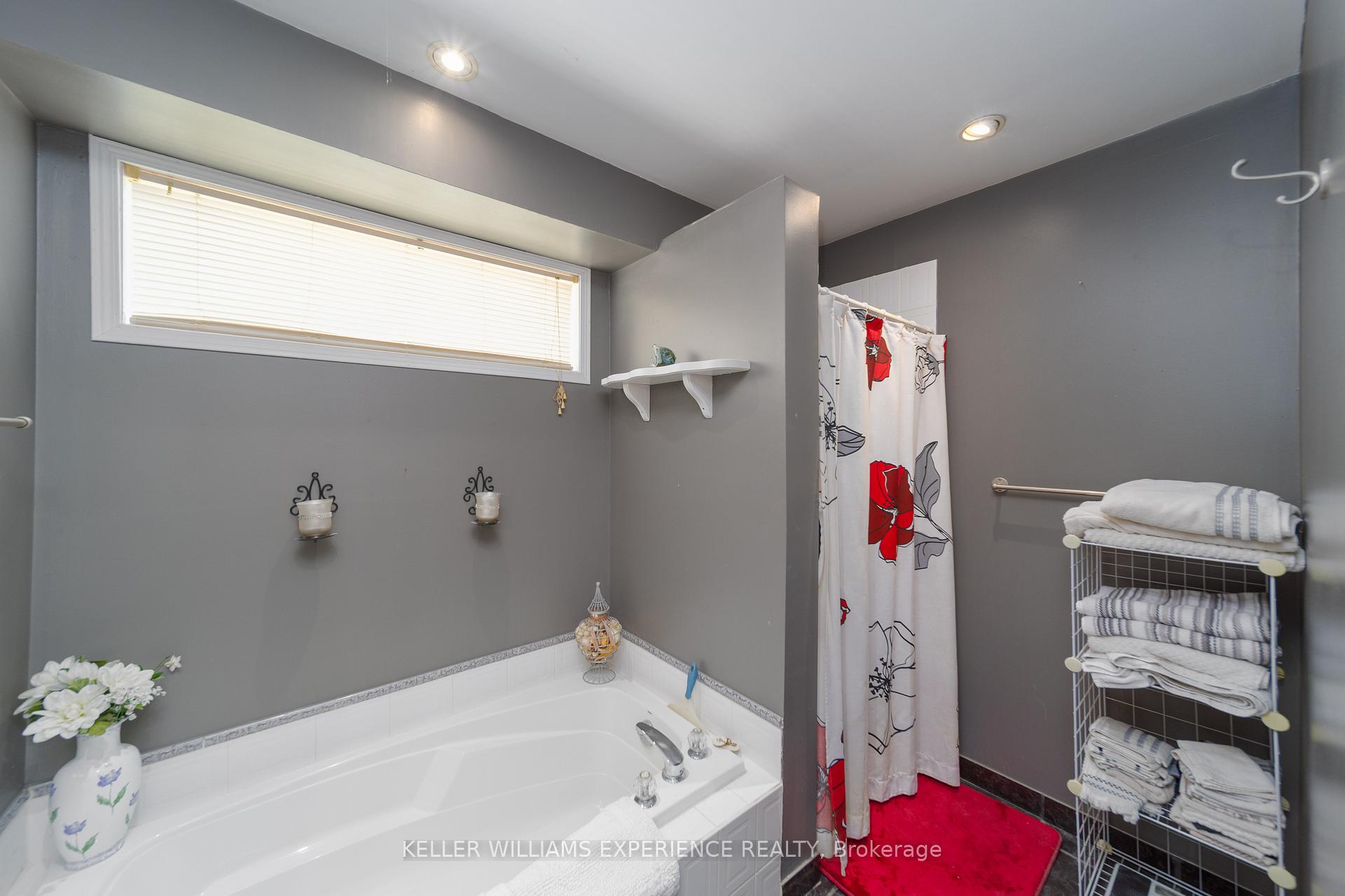 Photo 19 of 86 Donald Street, Barrie, Queen's Park — HOMEH