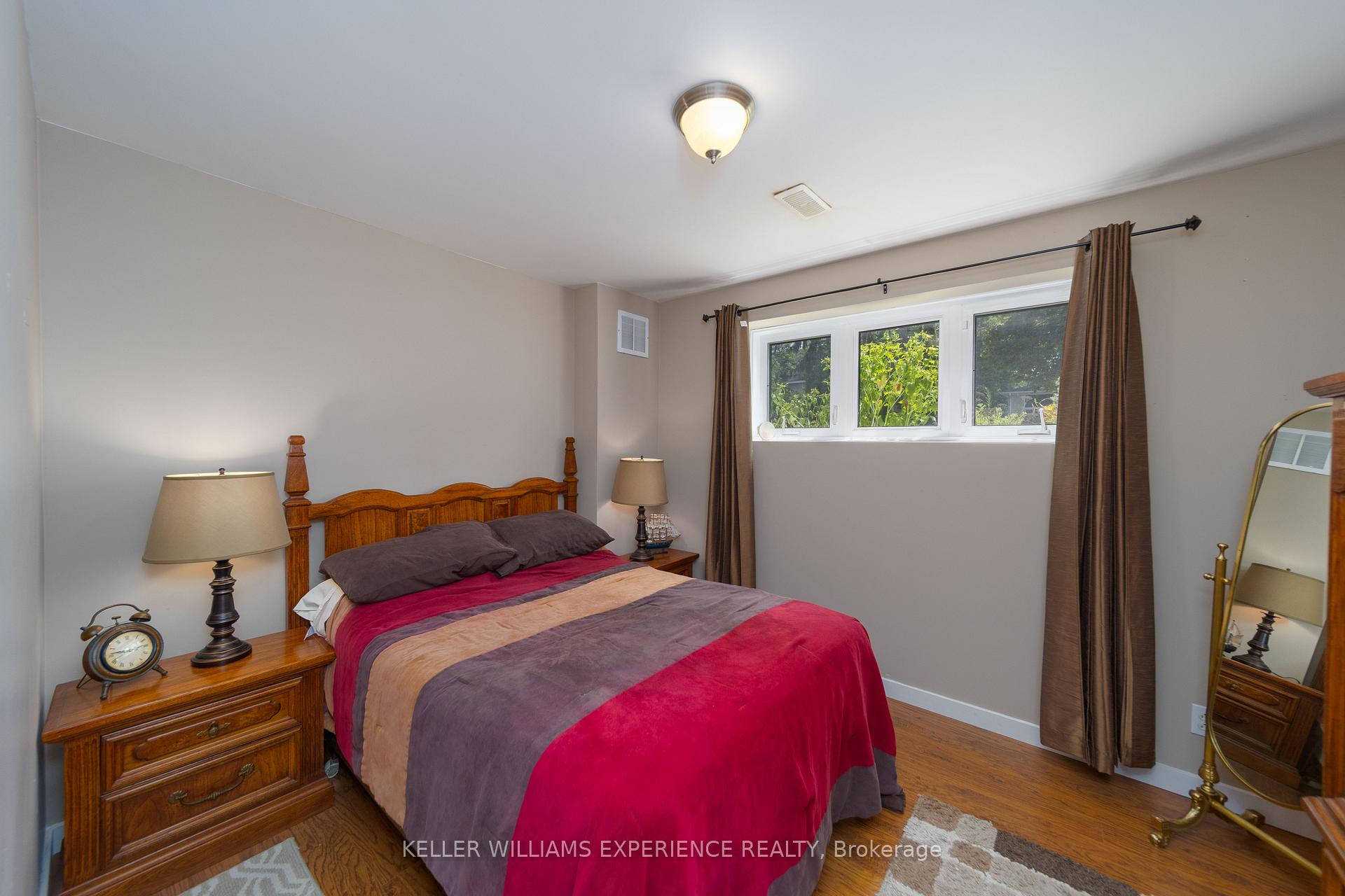 Photo 23 of 86 Donald Street, Barrie, Queen's Park — HOMEH