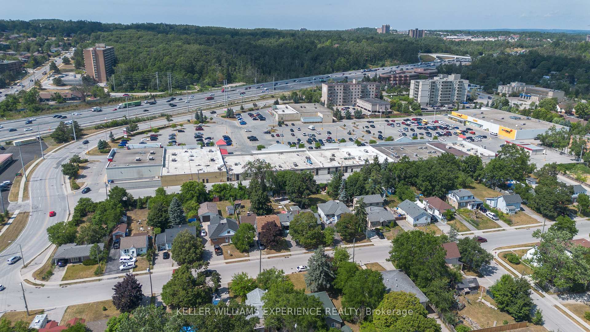 Photo 32 of 86 Donald Street, Barrie, Queen's Park — HOMEH