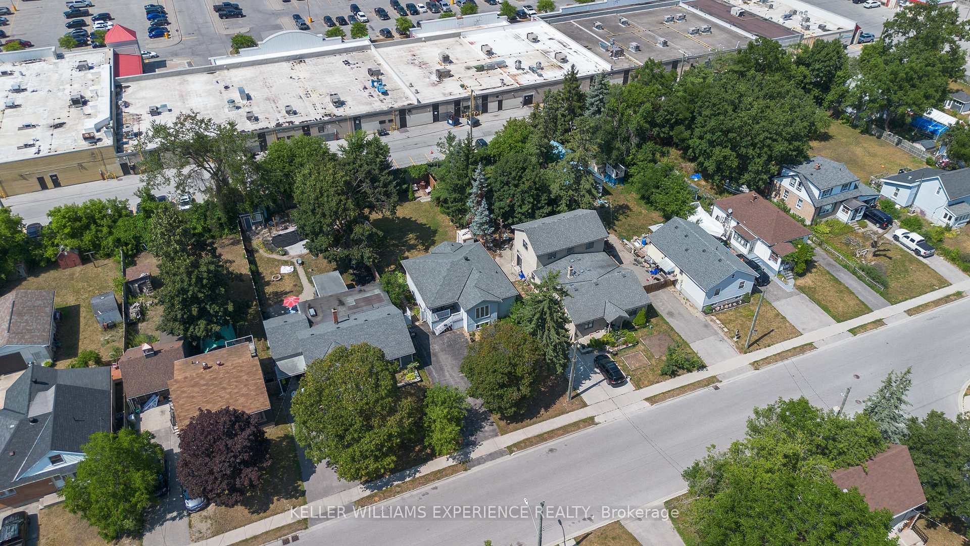 Photo 33 of 86 Donald Street, Barrie, Queen's Park — HOMEH