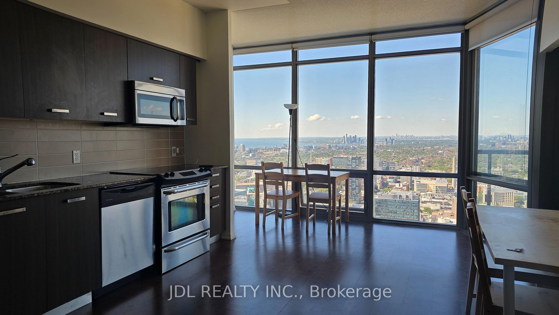 Front of Unit 4702, 832 Bay Street