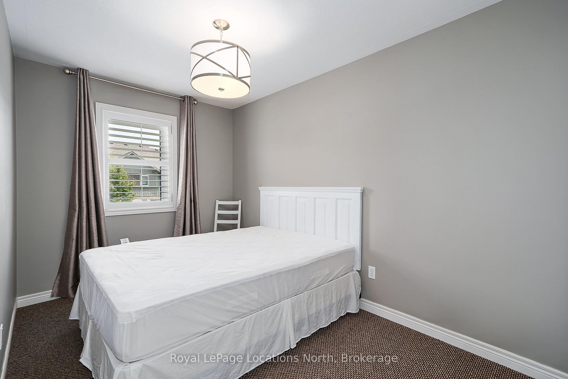 Photo 10 of 35 Silver Glen Boulevard, Collingwood — HOMEH