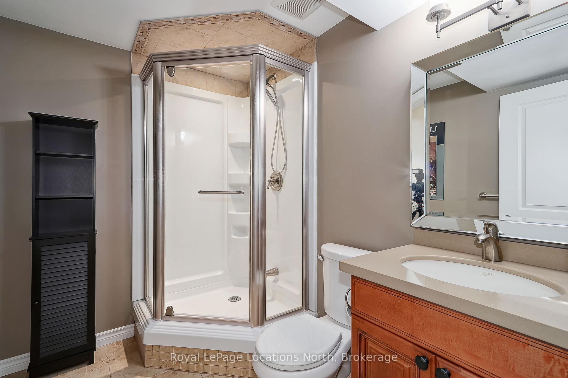 Photo 13 of 35 Silver Glen Boulevard, Collingwood — HOMEH