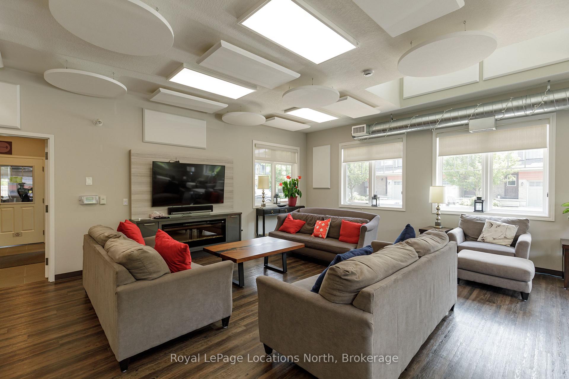 Photo 15 of 35 Silver Glen Boulevard, Collingwood — HOMEH