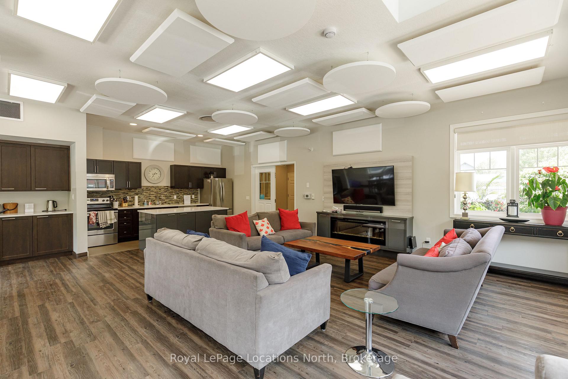Photo 17 of 35 Silver Glen Boulevard, Collingwood — HOMEH