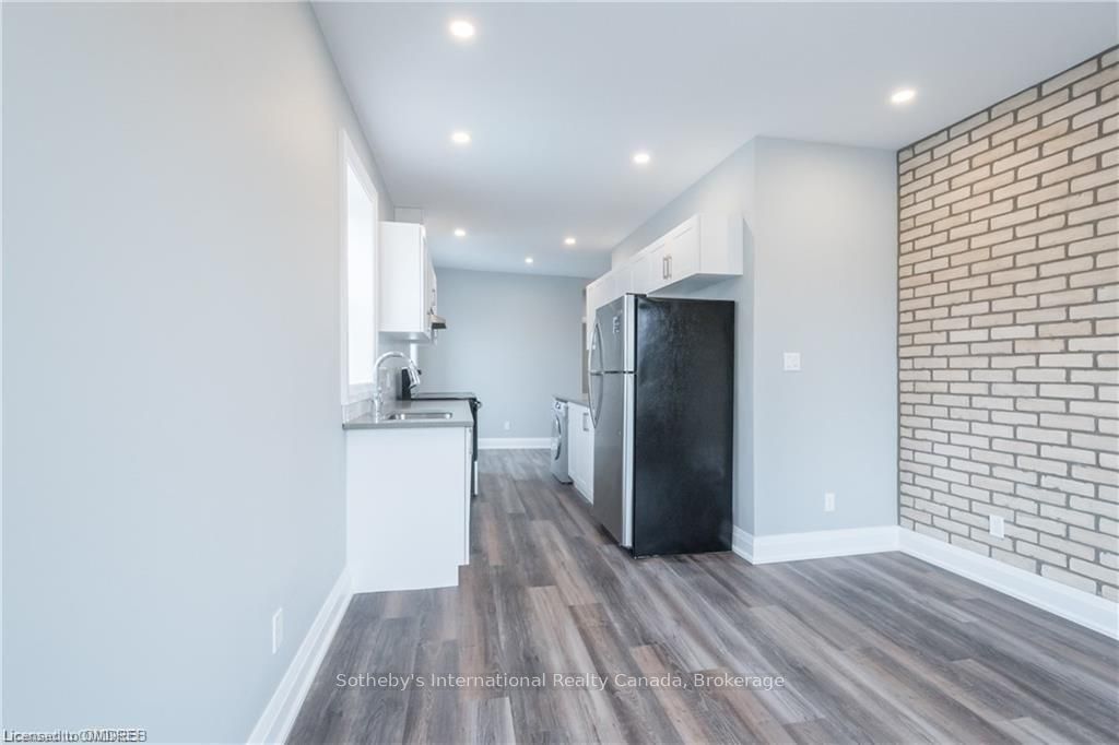 Photo 4 of 303 Barton Street E, Hamilton, Landsdale — HOMEH