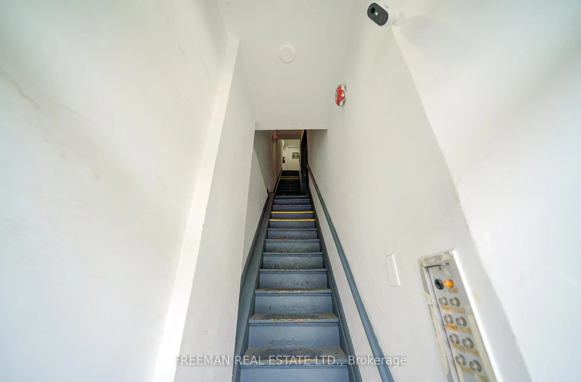 Photo 16 of 970 Bathurst Street, Toronto, The Annex — HOMEH