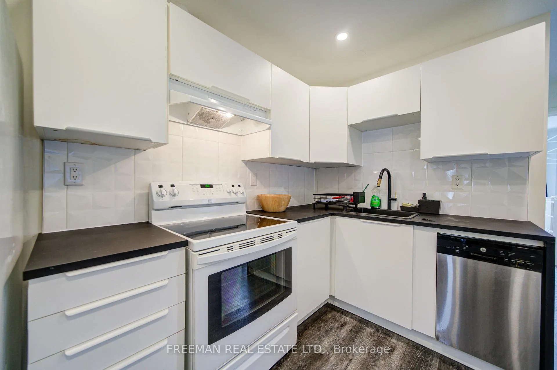 Photo 44 of 970 Bathurst Street, Toronto, The Annex — HOMEH
