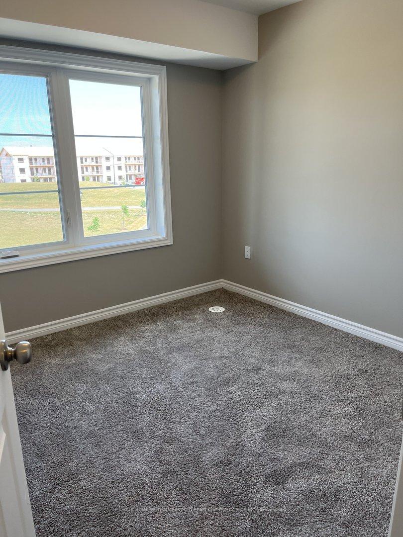 Photo 3 of Unit 82, 164 Wheat Lane, Kitchener — HOMEH