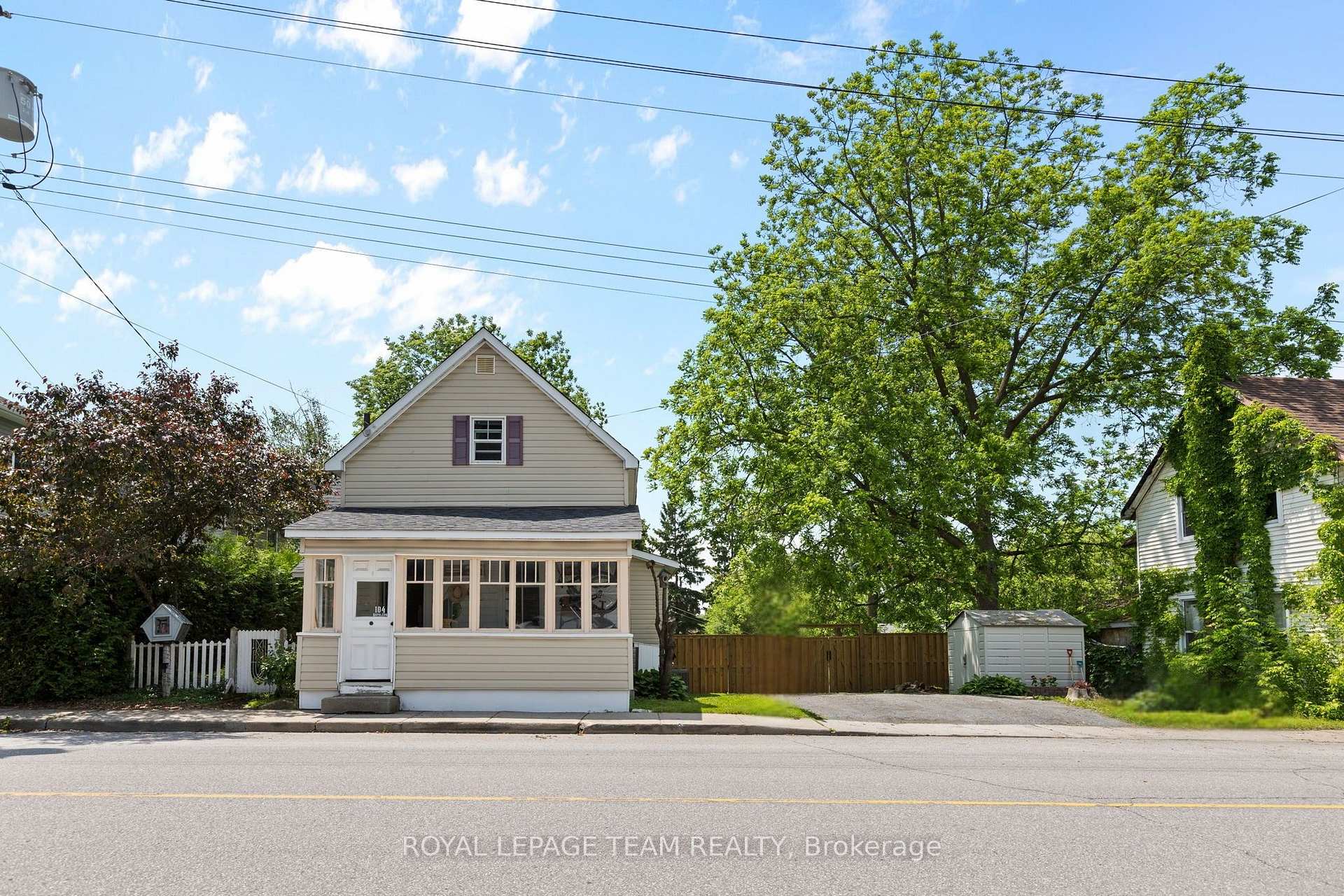 Photo 3 of 104 Napoleon Street, Carleton Place — HOMEH