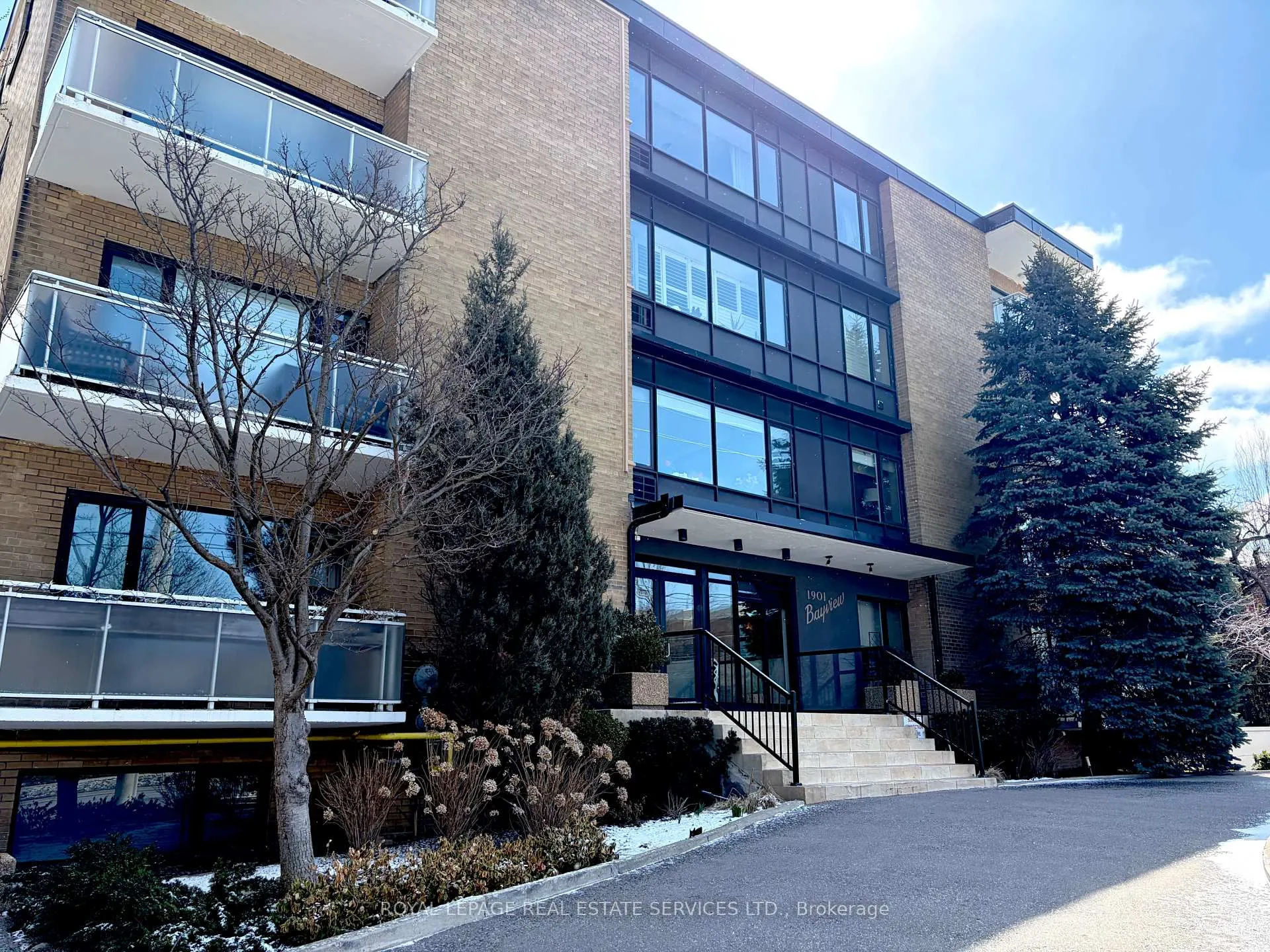 Front of Unit 402, 1901 Bayview Avenue