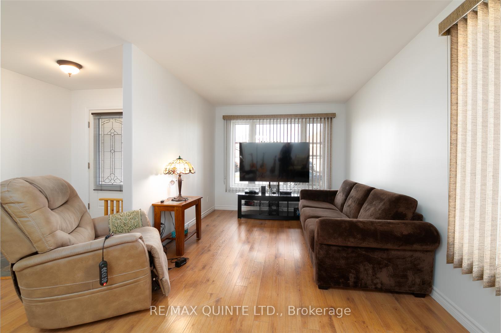 Photo 4 of 21 Gale Crescent, Belleville, Thurlow Ward — HOMEH
