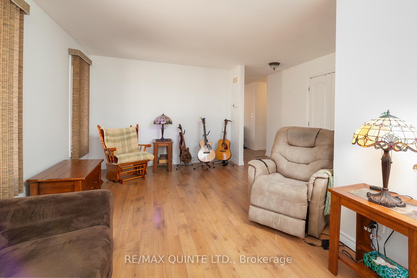 Photo 7 of 21 Gale Crescent, Belleville, Thurlow Ward — HOMEH