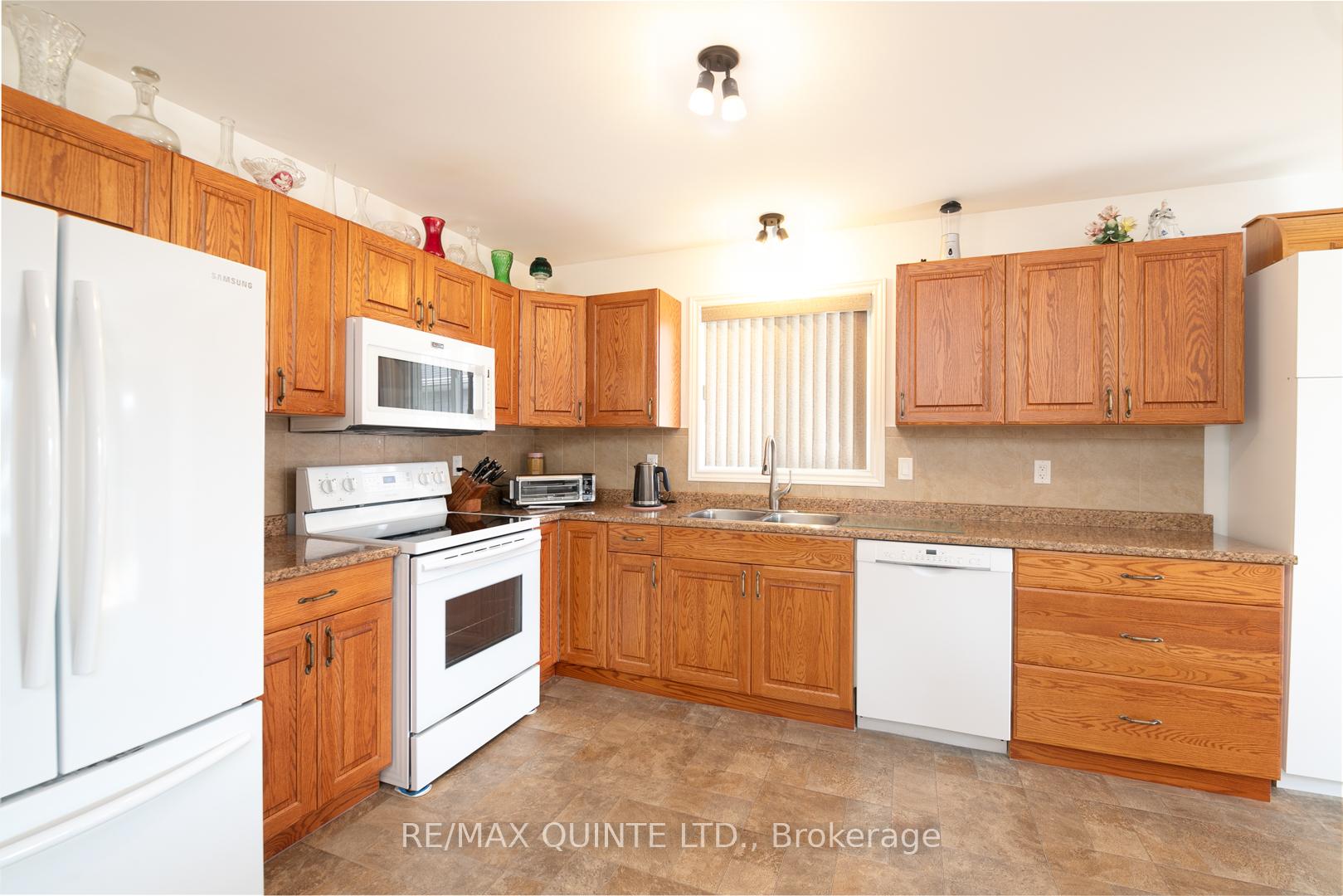 Photo 11 of 21 Gale Crescent, Belleville, Thurlow Ward — HOMEH