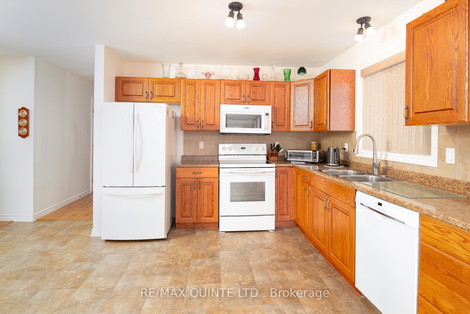 Photo 8 of 21 Gale Crescent, Belleville, Thurlow Ward — HOMEH
