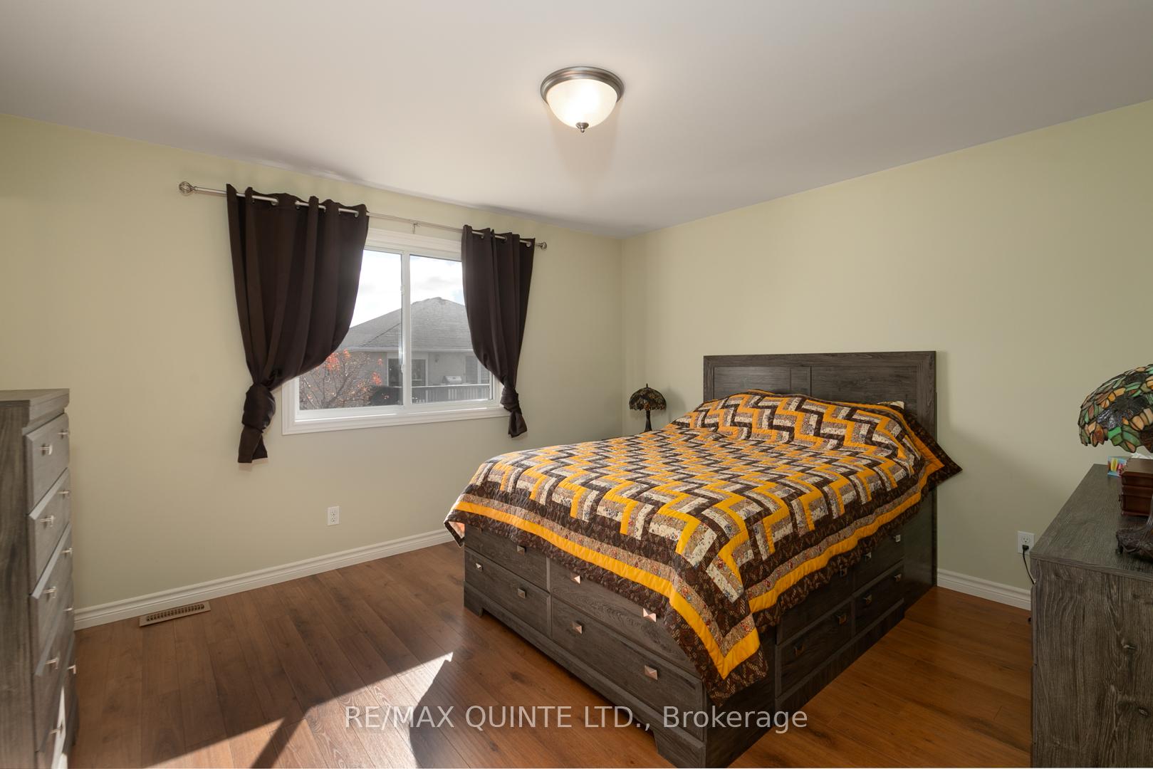 Photo 10 of 21 Gale Crescent, Belleville, Thurlow Ward — HOMEH