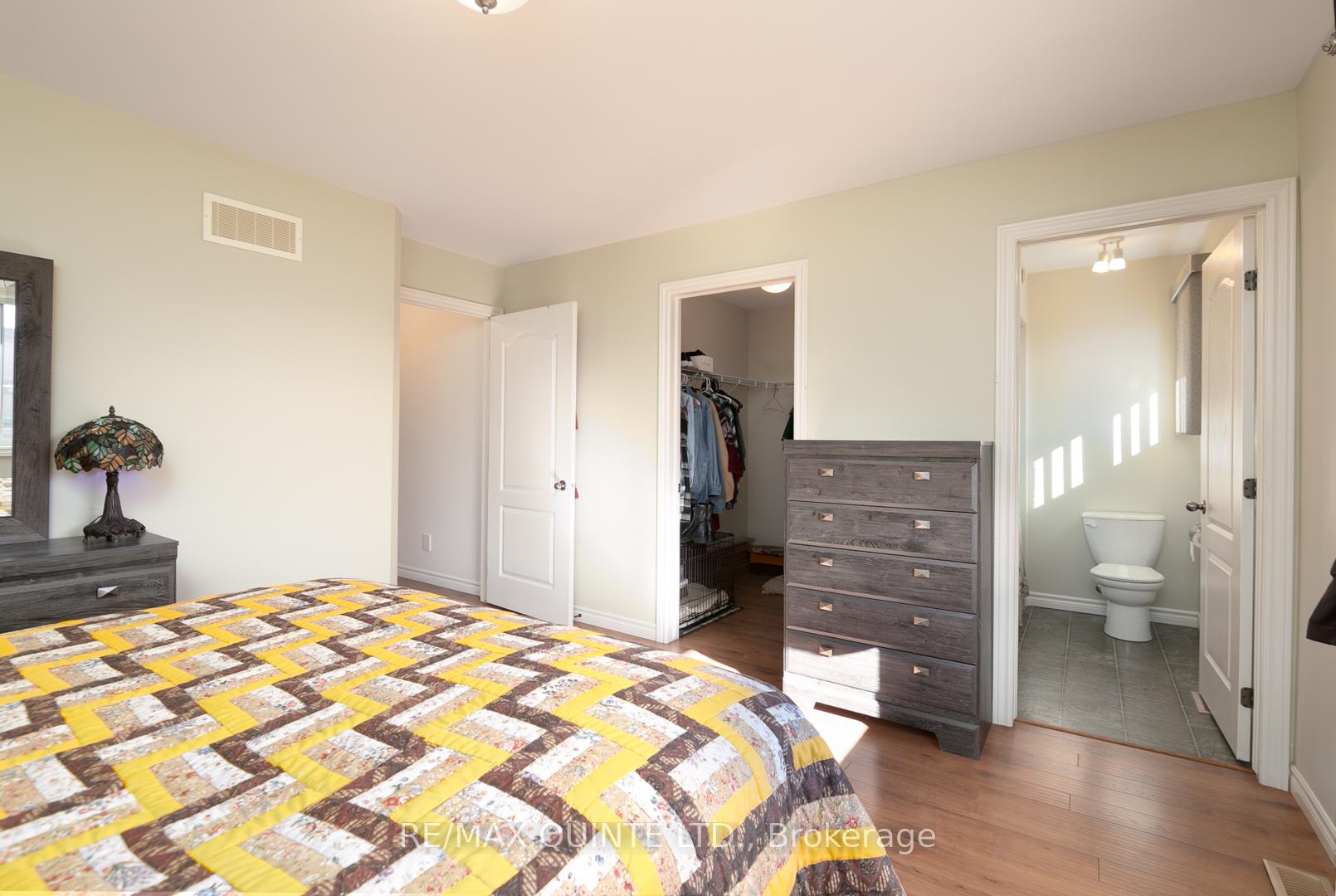 Photo 16 of 21 Gale Crescent, Belleville, Thurlow Ward — HOMEH