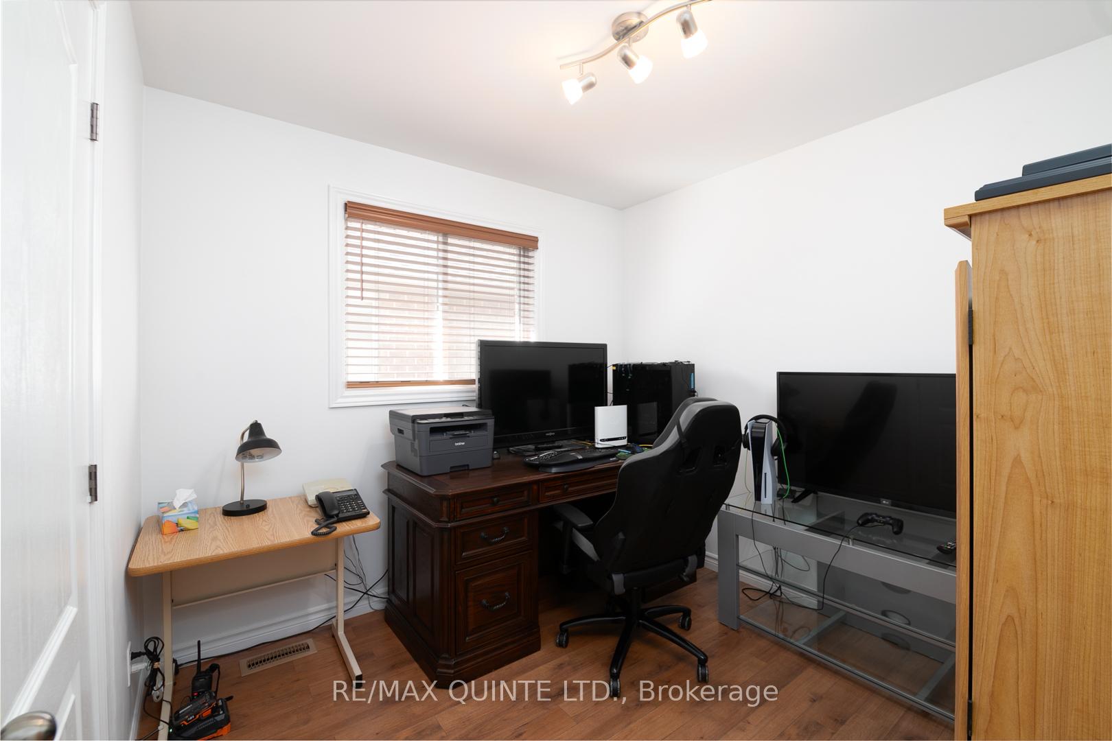 Photo 15 of 21 Gale Crescent, Belleville, Thurlow Ward — HOMEH