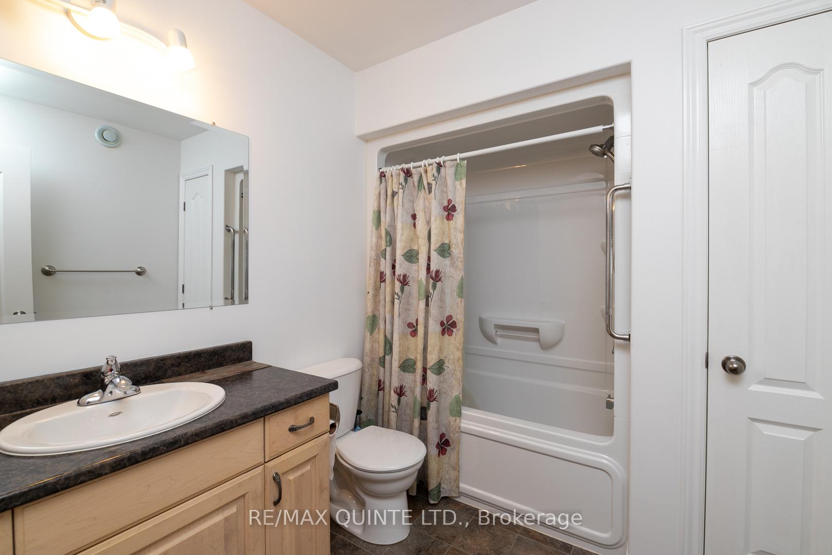 Photo 19 of 21 Gale Crescent, Belleville, Thurlow Ward — HOMEH