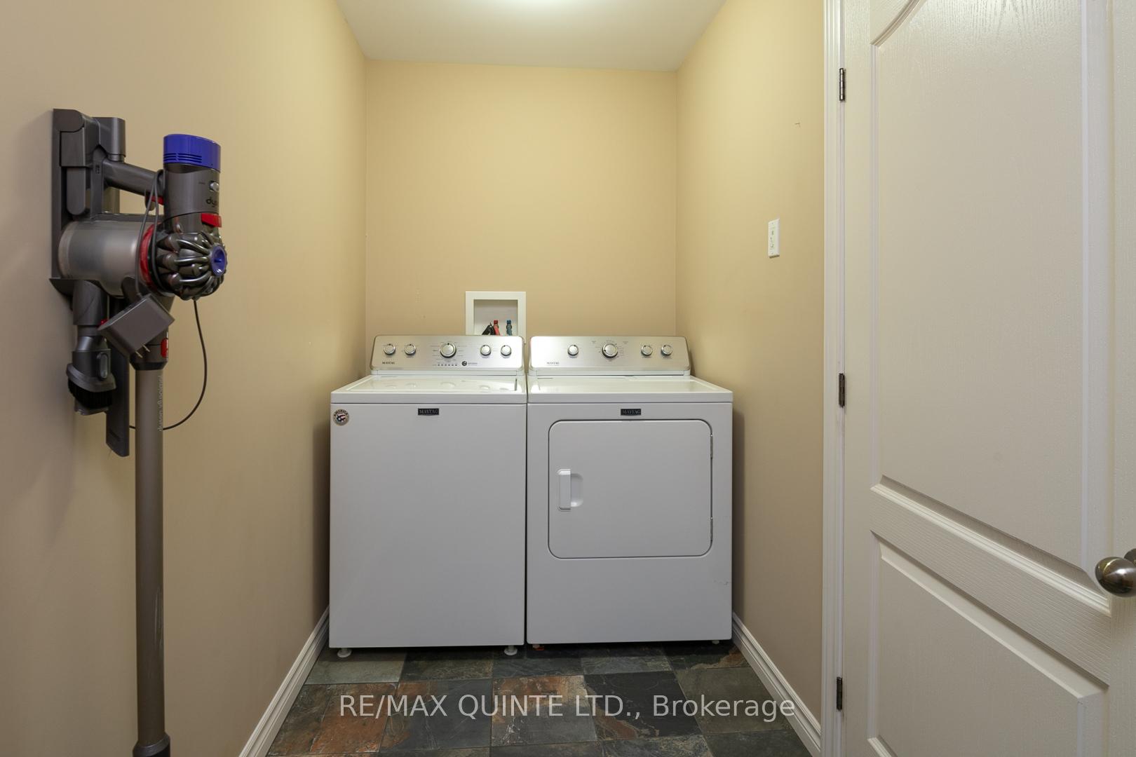 Photo 17 of 21 Gale Crescent, Belleville, Thurlow Ward — HOMEH